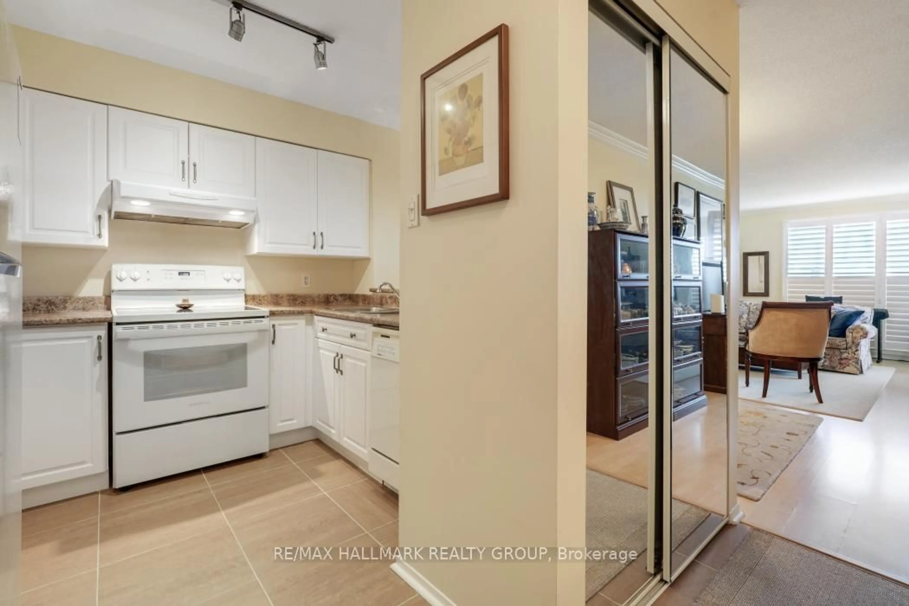 Unknown for 545 St Laurent Blvd #1006, Ottawa Ontario K1K 4H9