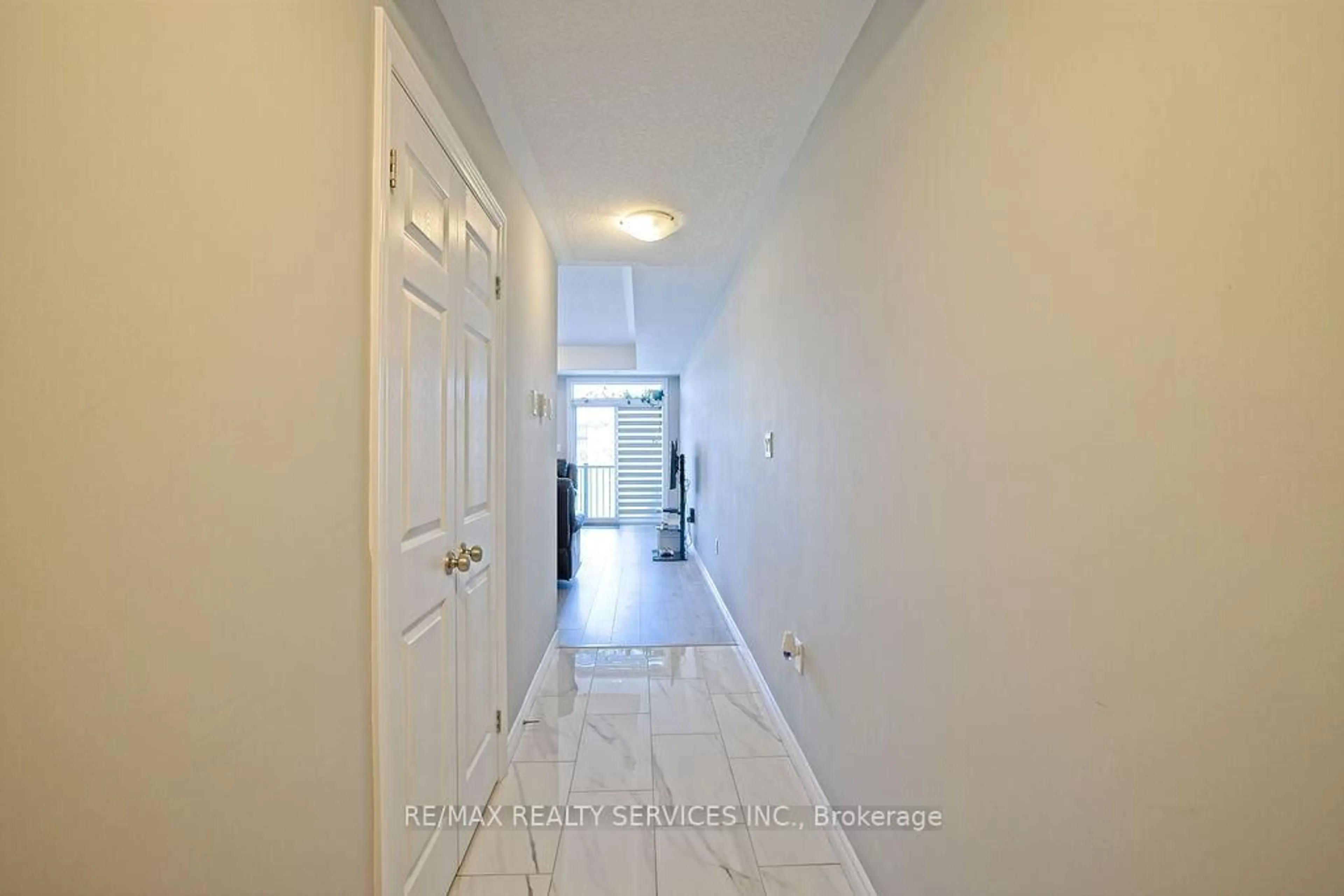 Indoor entryway for 174 Wheat Lane, Kitchener Ontario N2R 0R6