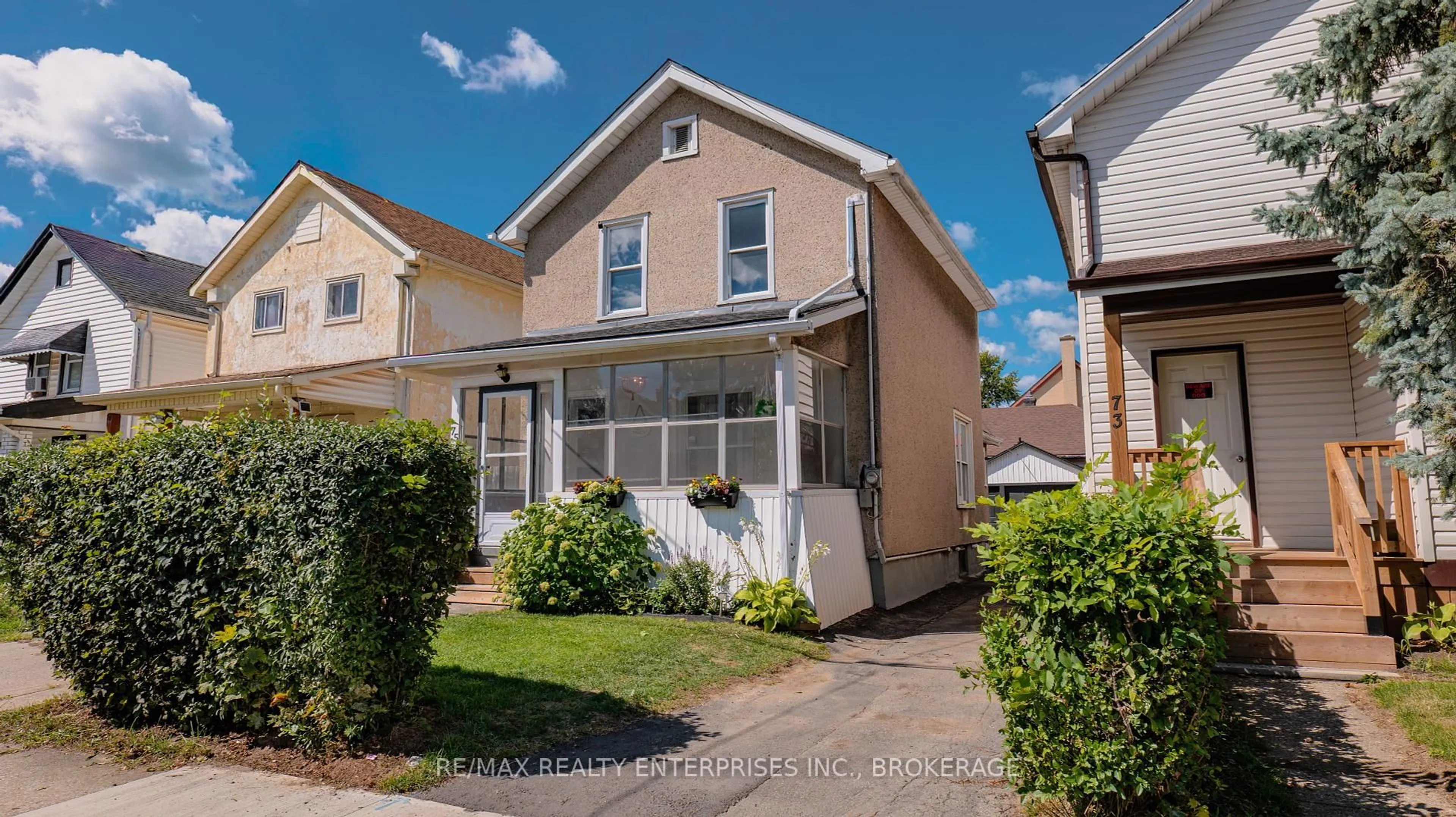 Home with vinyl exterior material, street for 75 Duncan St, Welland Ontario L3B 2C9