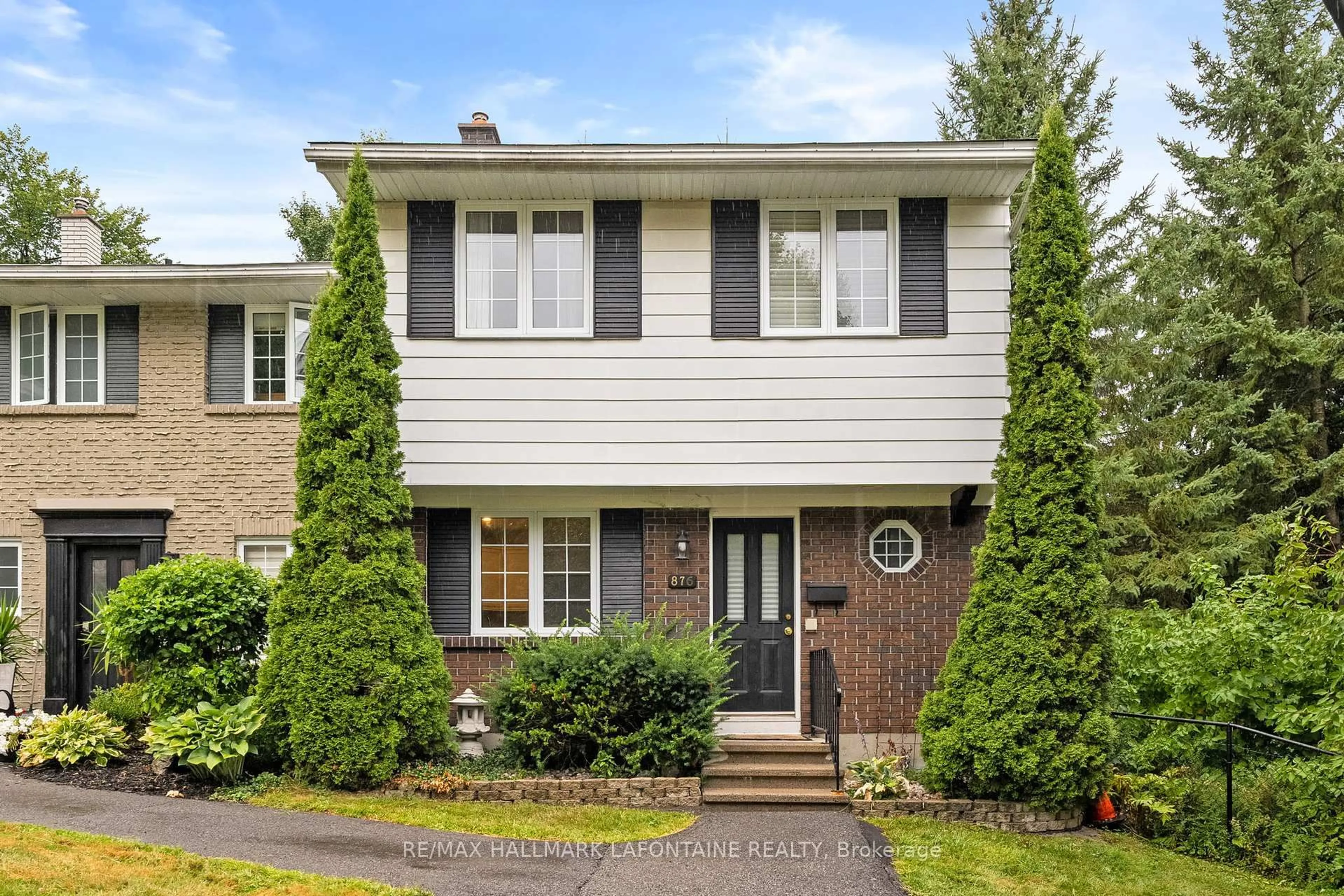 Home with vinyl exterior material, street for 876 Walkley Rd, Ottawa Ontario K1V 6R5