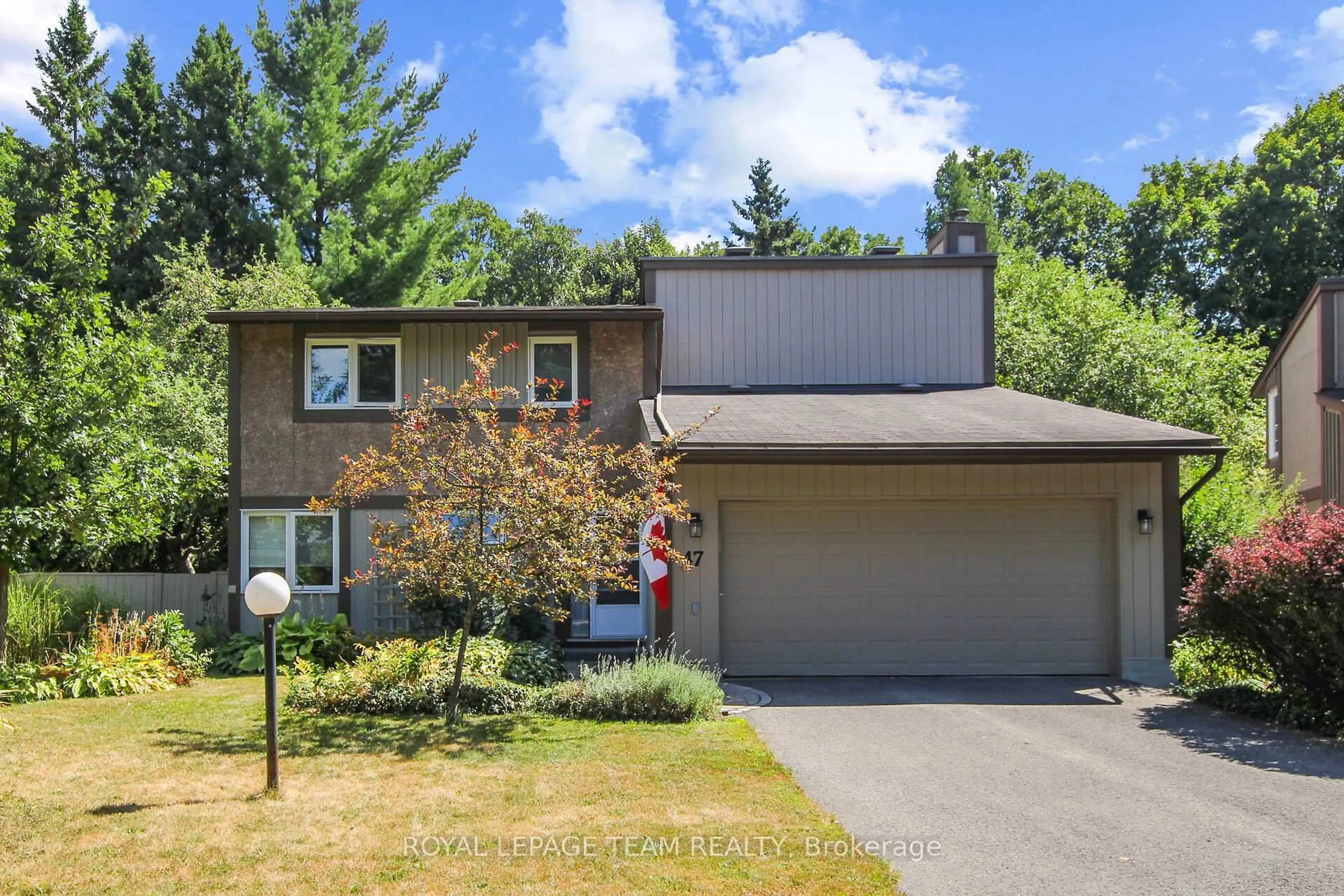 Home with vinyl exterior material, street for 47 Inuvik Cres, Ottawa Ontario K2L 1A1