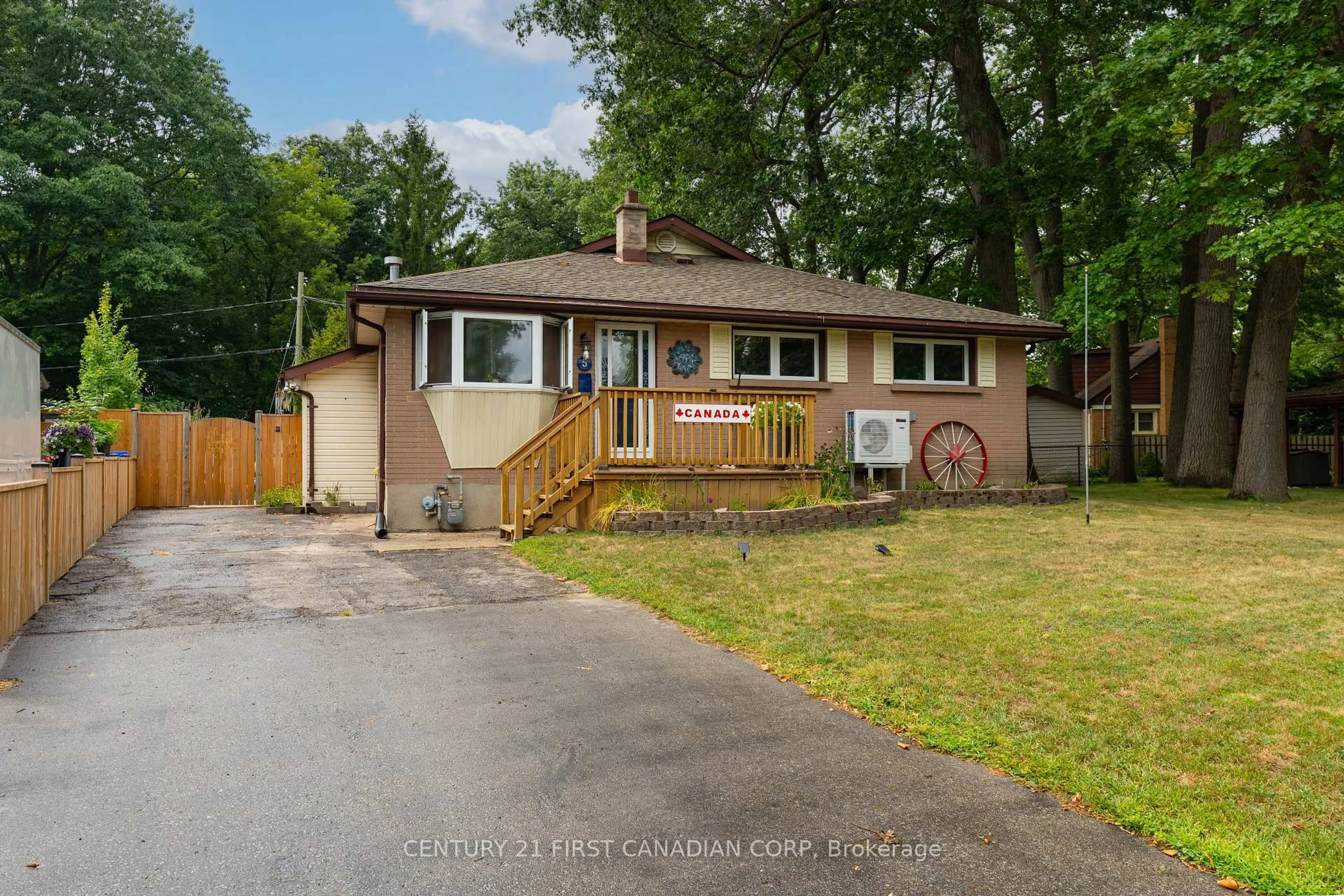 A pic from outside/outdoor area/front of a property/back of a property/a pic from drone, street for 5 Strathcona Dr, London East Ontario N5W 1P7