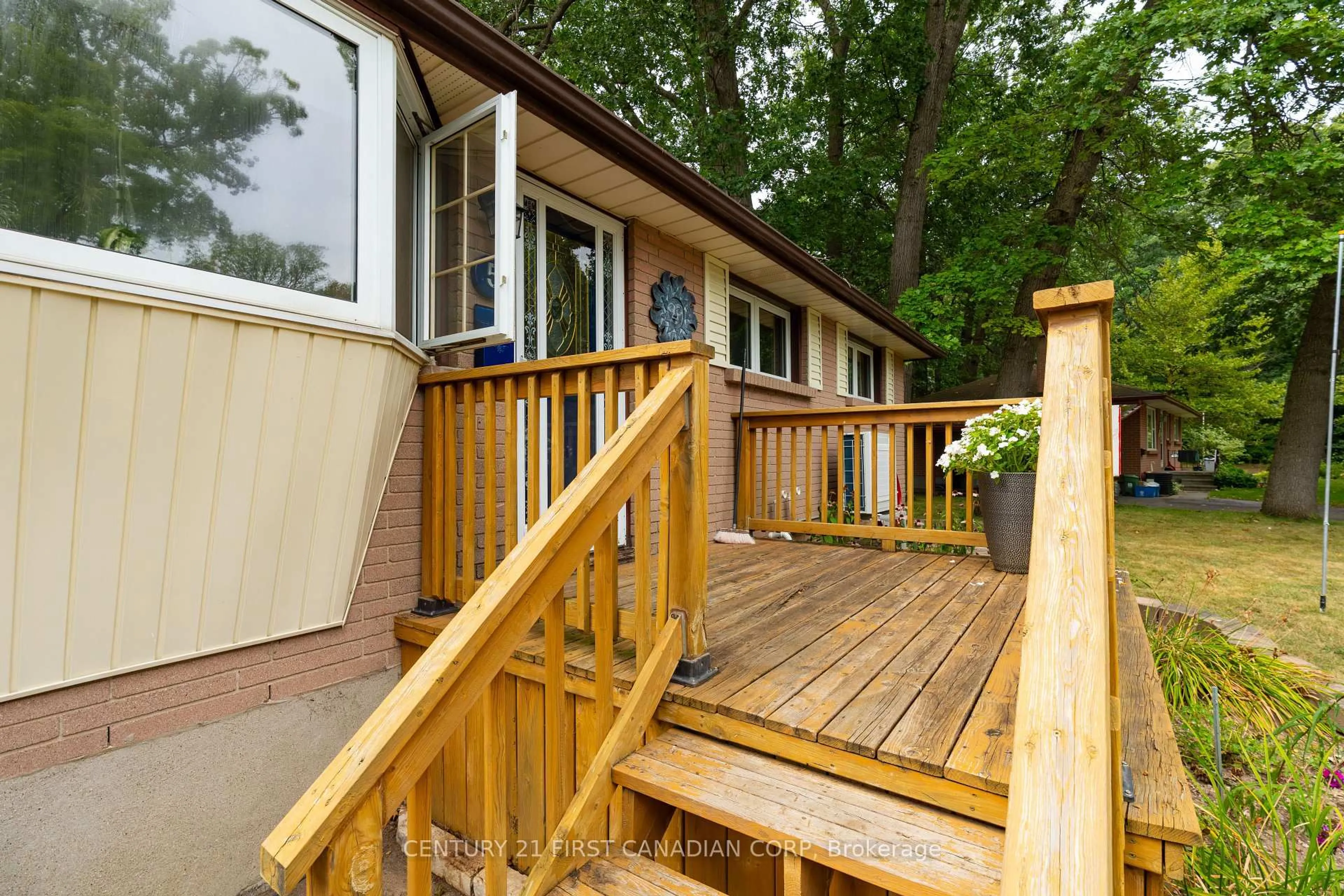 Patio, unknown for 5 Strathcona Dr, London East Ontario N5W 1P7