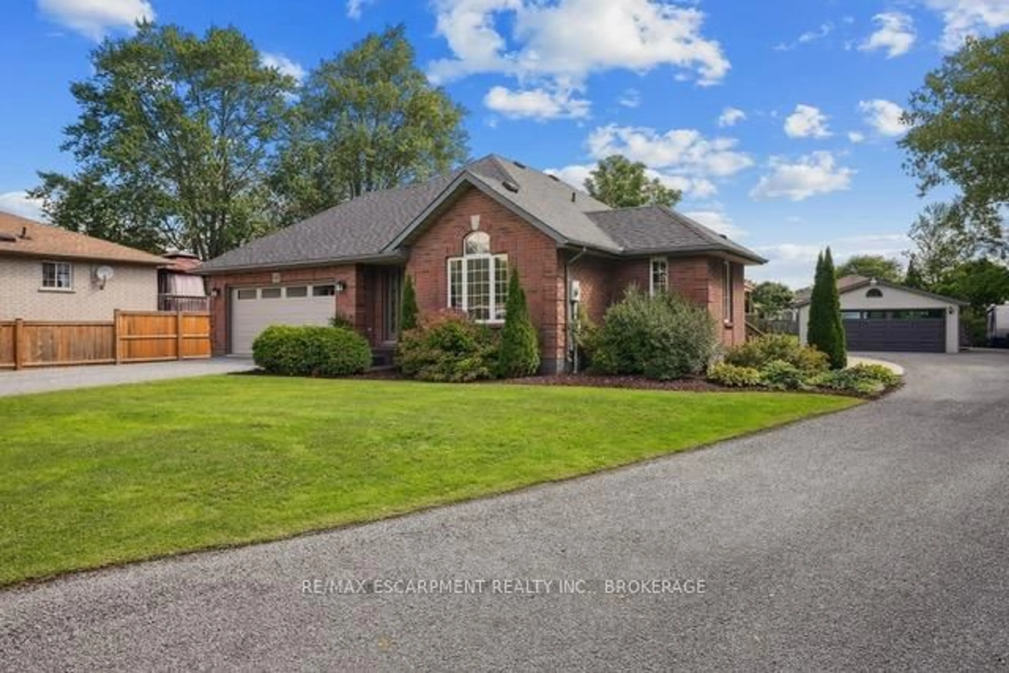 Home with brick exterior material, unknown for 440 SOUTH PELHAM Rd, Welland Ontario L3C 3C6