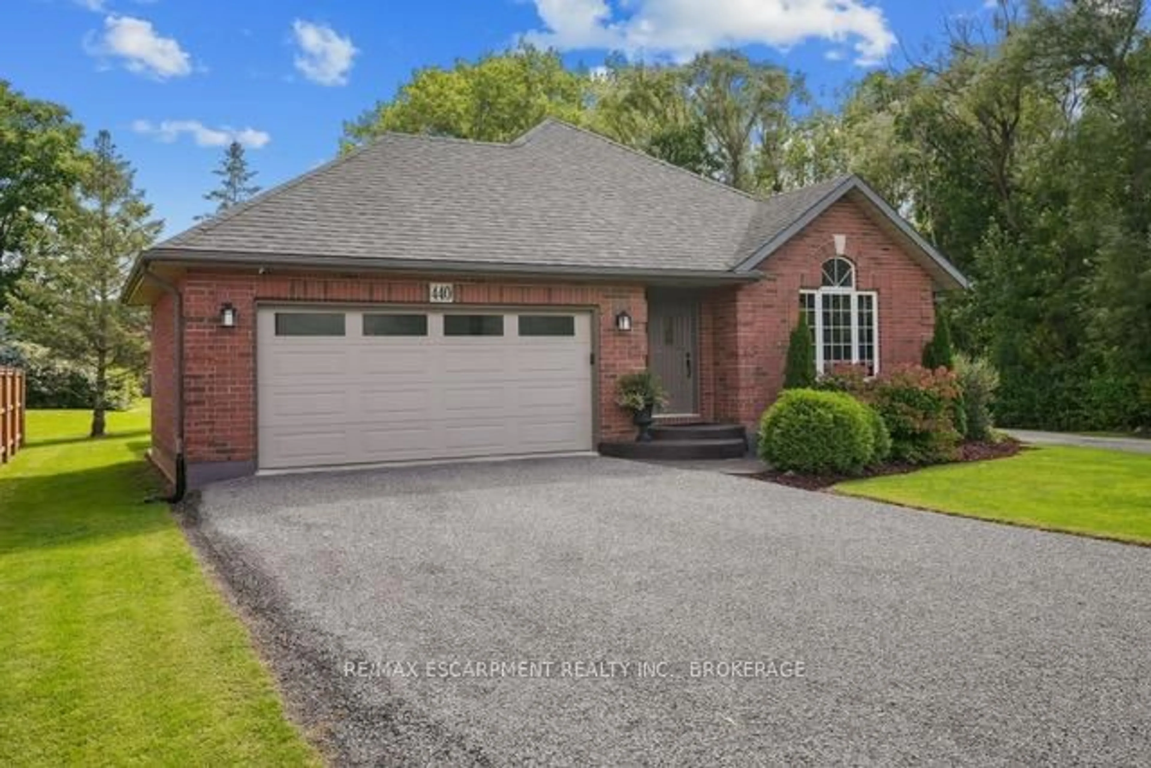 Home with brick exterior material, street for 440 SOUTH PELHAM Rd, Welland Ontario L3C 3C6
