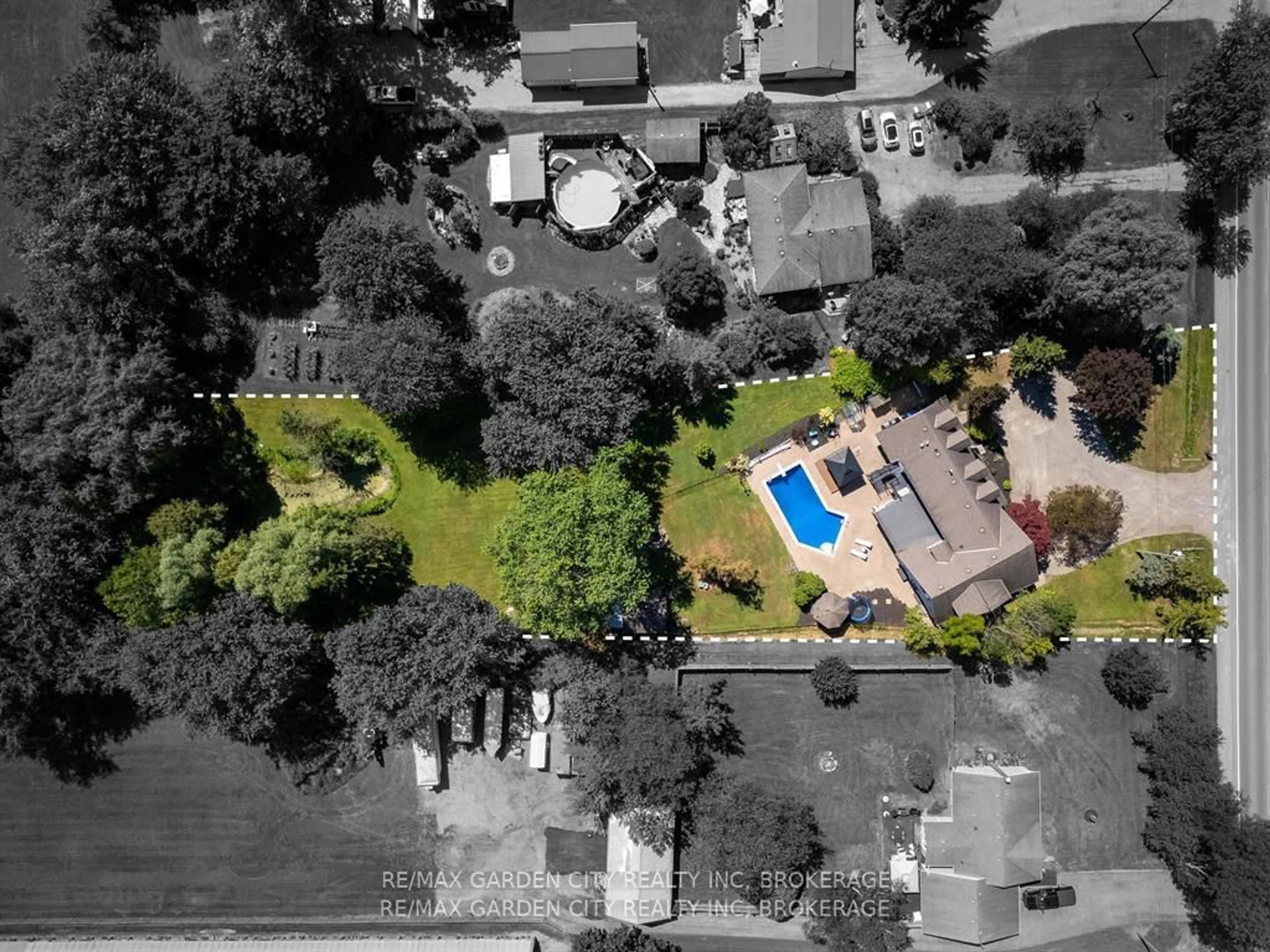 A pic from outside/outdoor area/front of a property/back of a property/a pic from drone, street for 42573 3 Highway, Wainfleet Ontario L0S 1V0