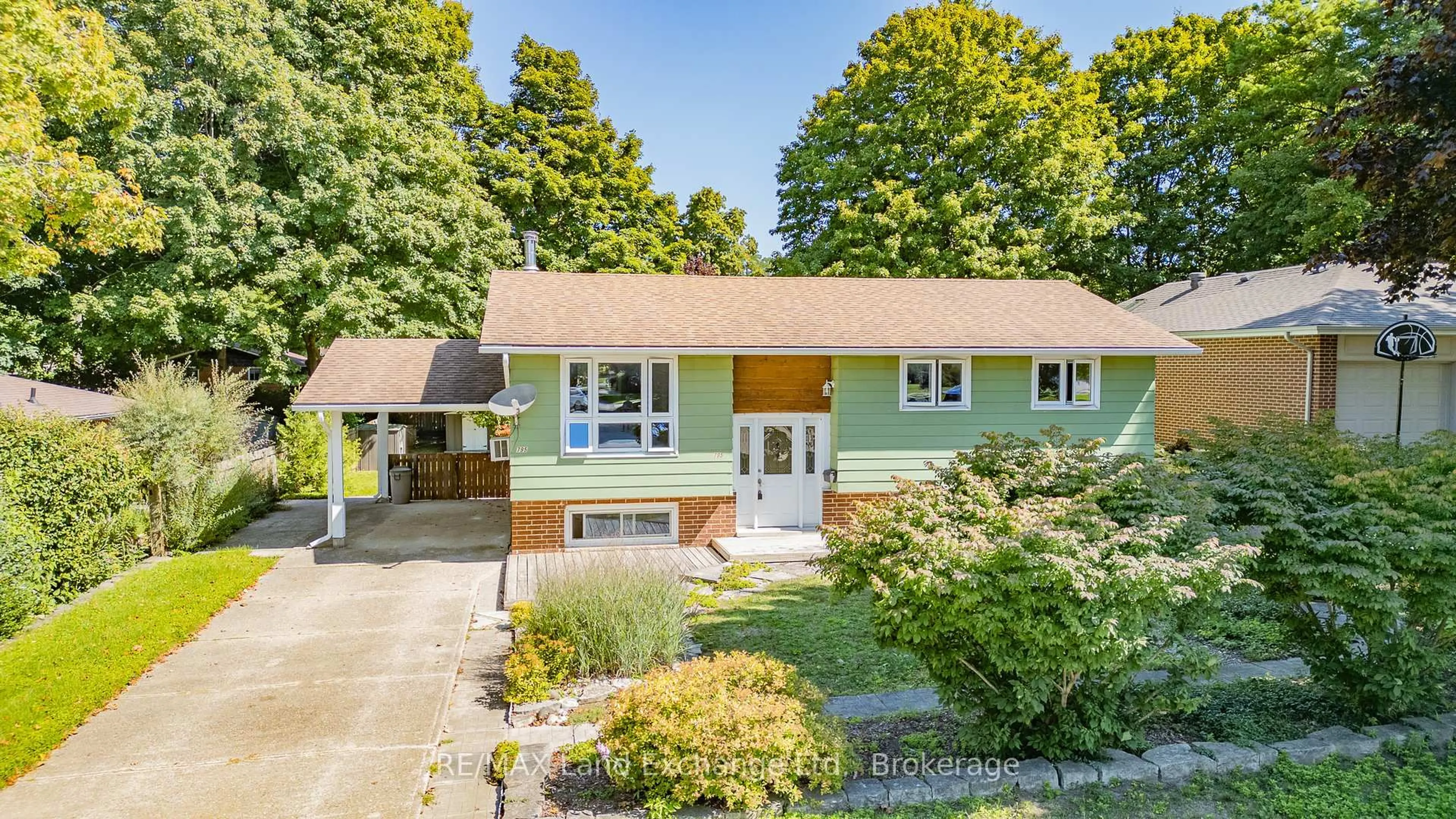 Home with vinyl exterior material, street for 795 Green St, Saugeen Shores Ontario N0H 2C4