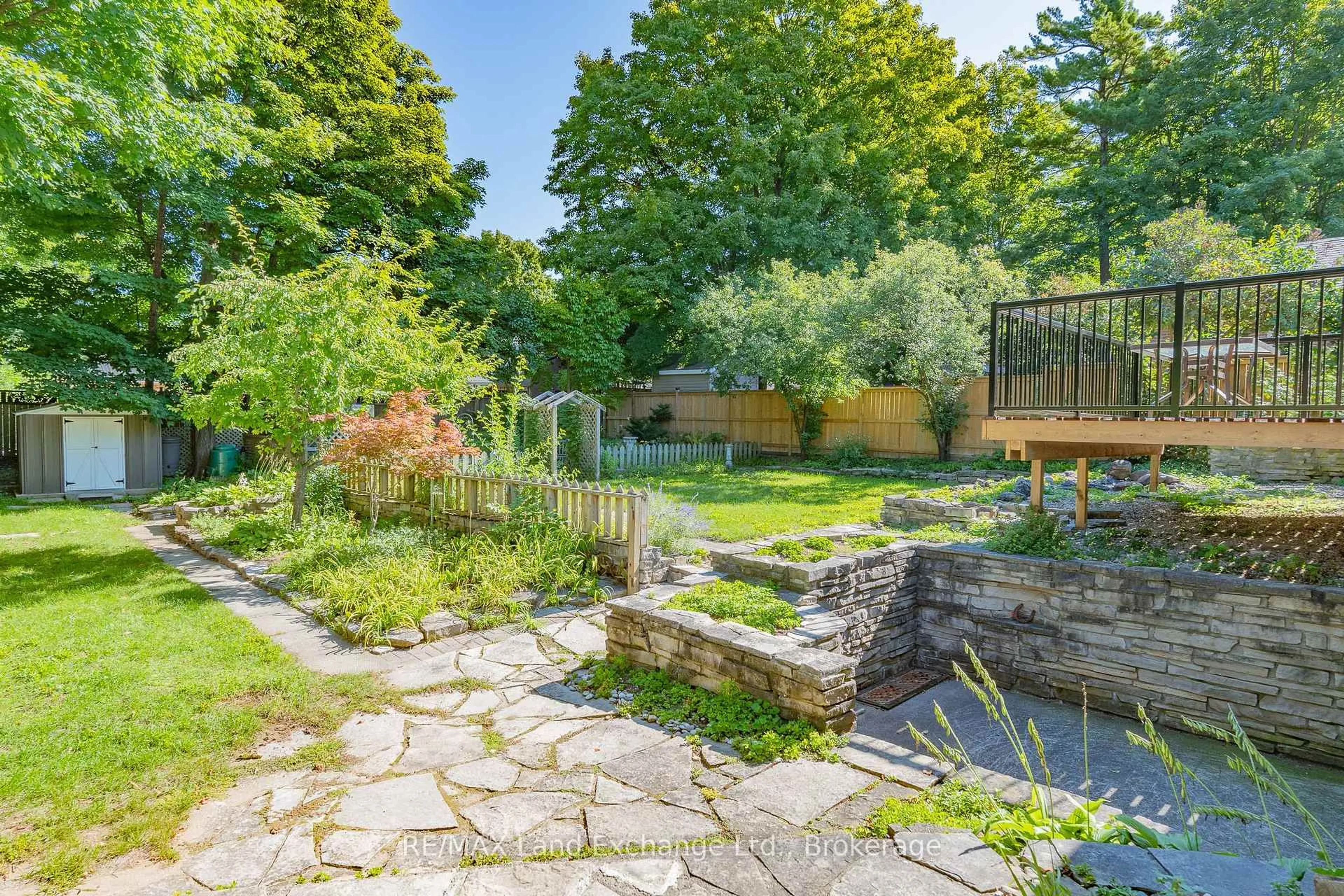 Patio, street for 795 Green St, Saugeen Shores Ontario N0H 2C4