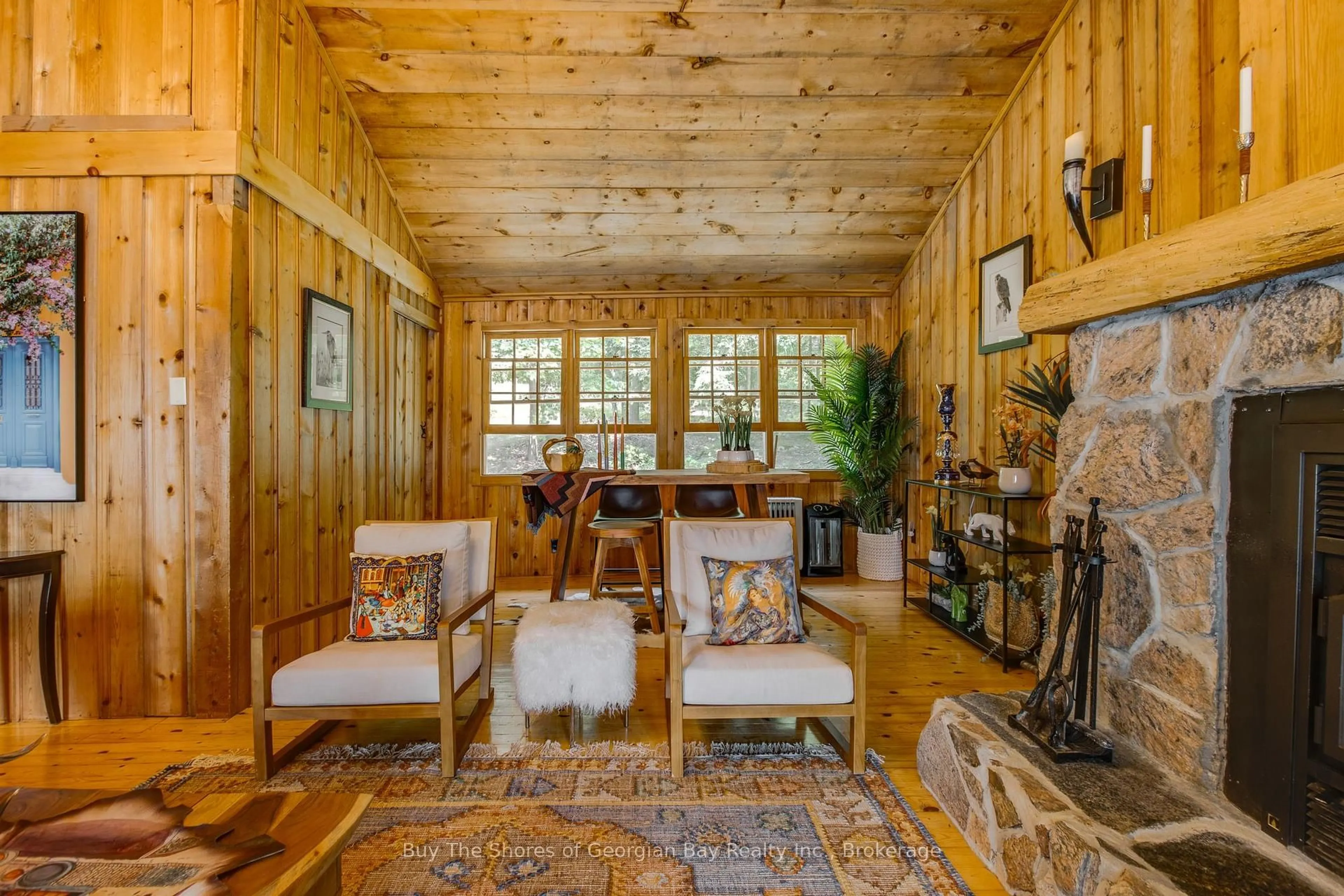 Indoor foyer for 2133 Harrison Tr, Georgian Bay Ontario P0C 1H0