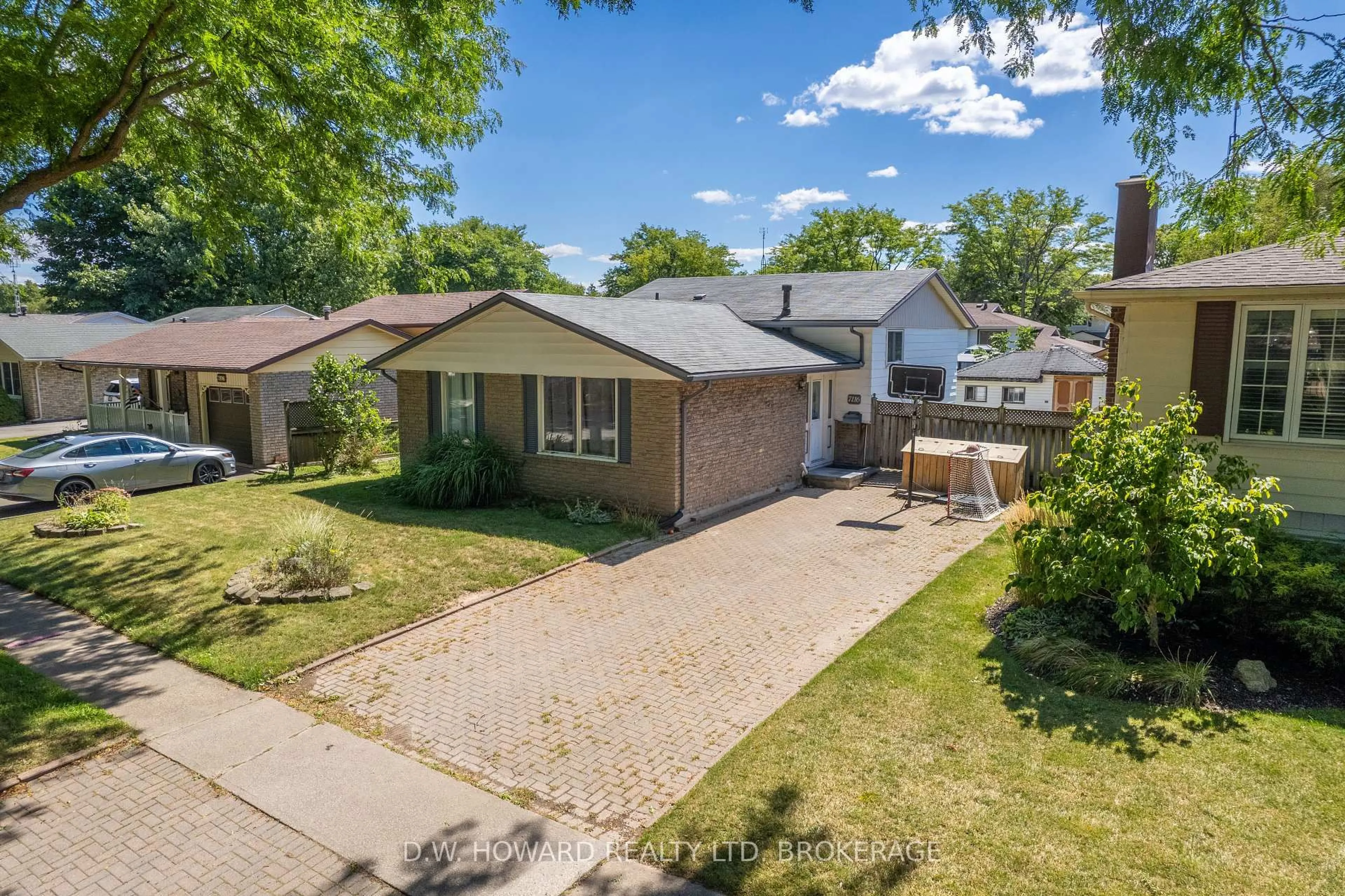 A pic from outside/outdoor area/front of a property/back of a property/a pic from drone, street for 7116 Harriman St, Niagara Falls Ontario L2J 3S2