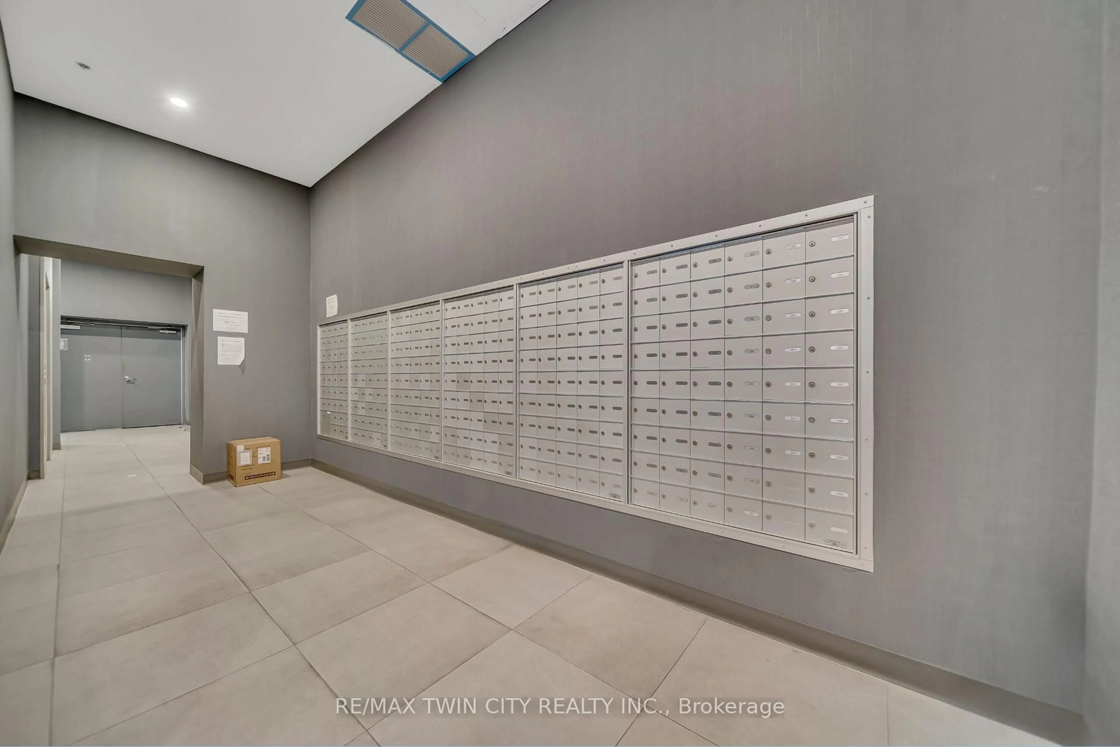 Indoor foyer for 60 Frederick St #2404, Kitchener Ontario N2H 0C7