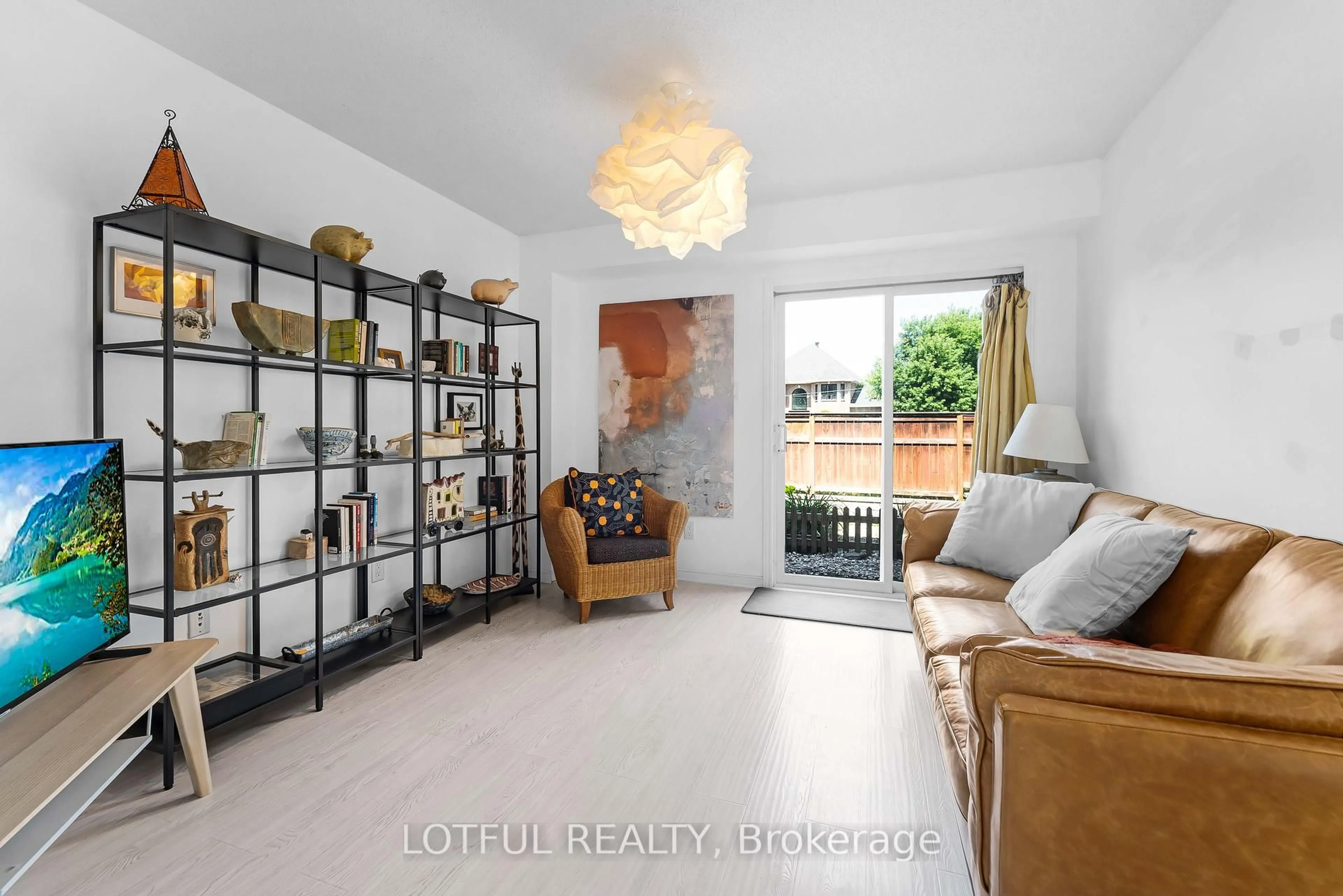 Living room with furniture, unknown for 515 Burleigh Private, Ottawa Ontario K1J 1J9