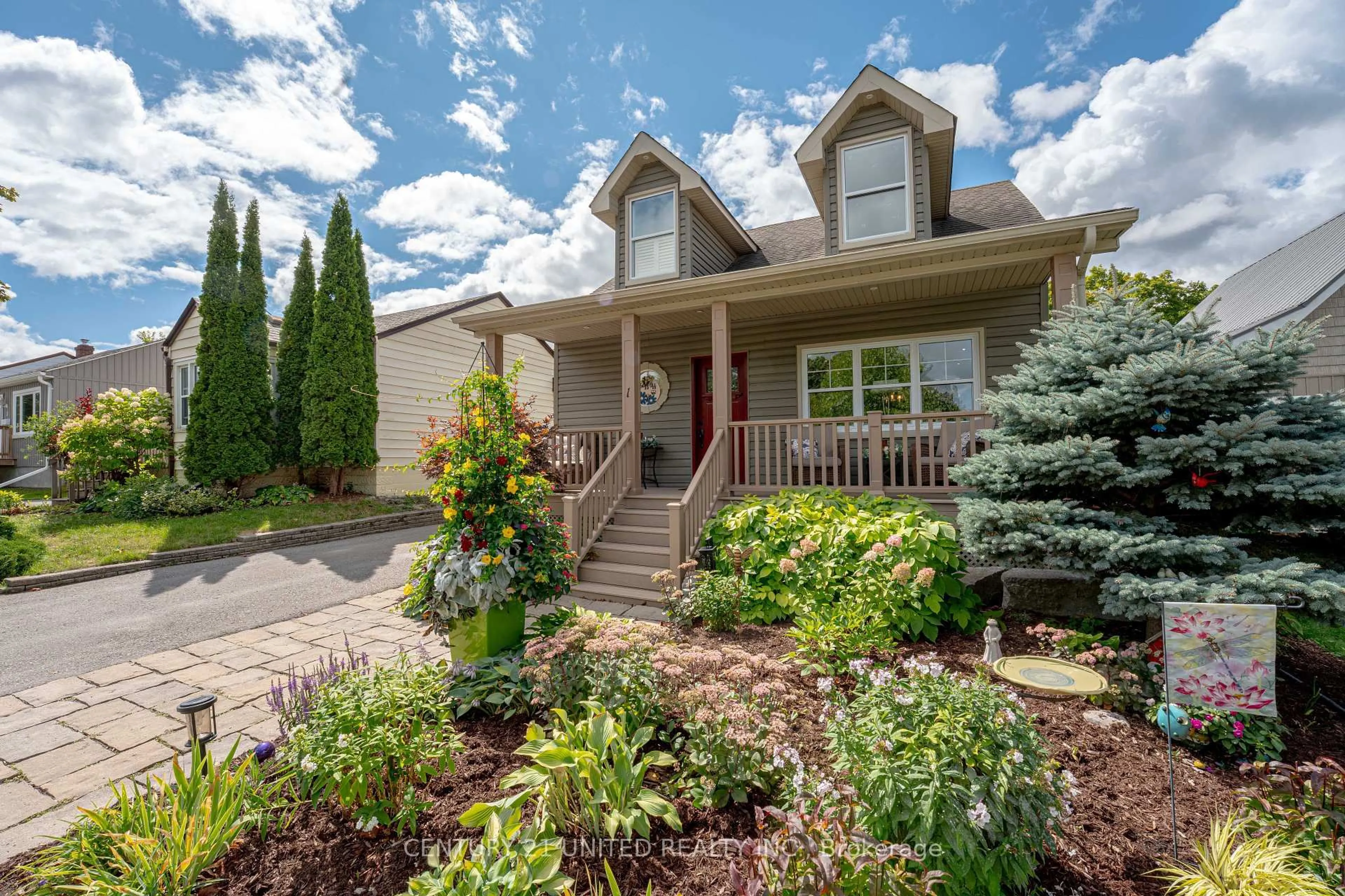 Home with vinyl exterior material, street for 1 Wallace St, Peterborough Ontario K9H 1A8