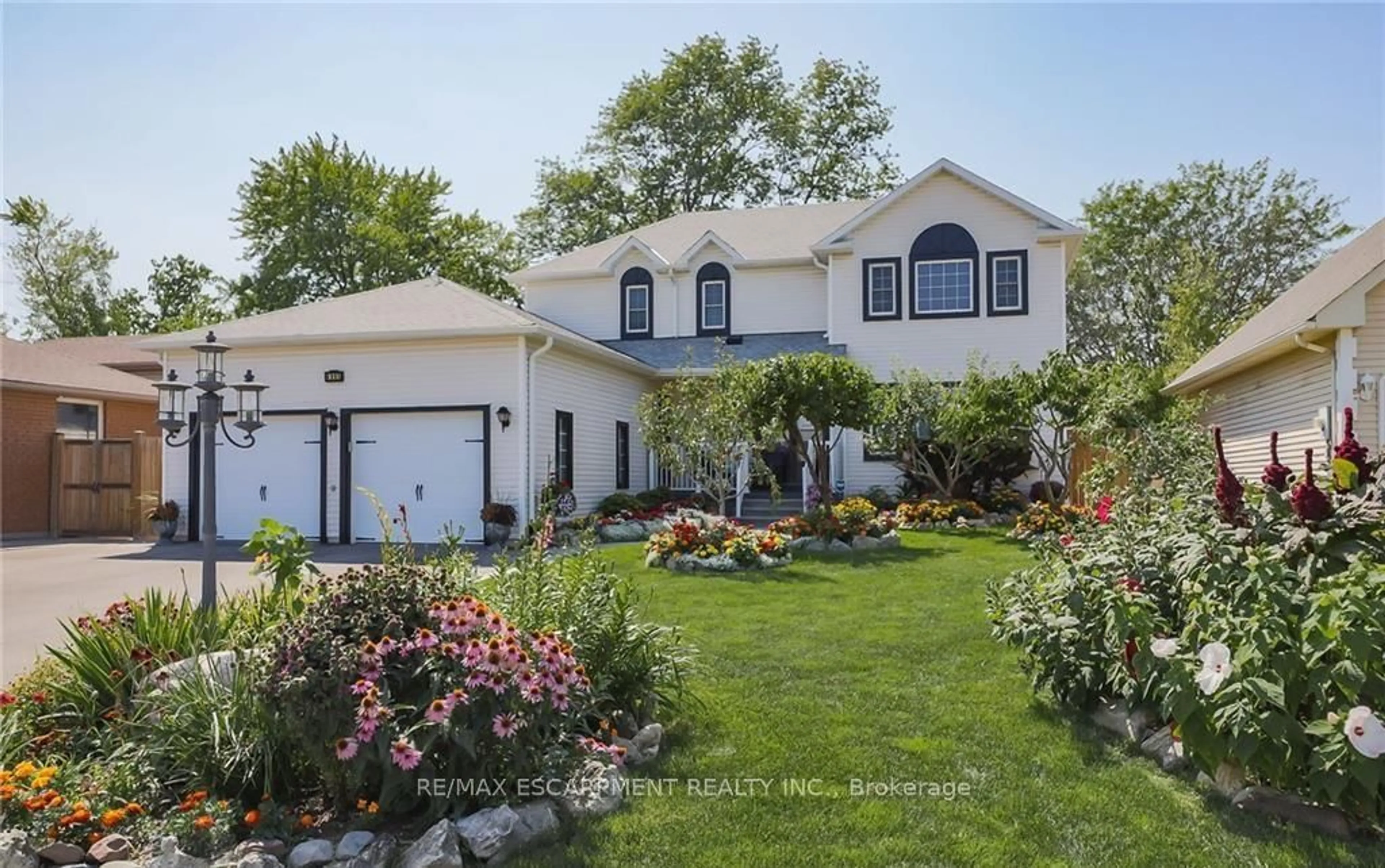Home with vinyl exterior material, street for 4965 Alexandra Ave, Lincoln Ontario L3J 0C9