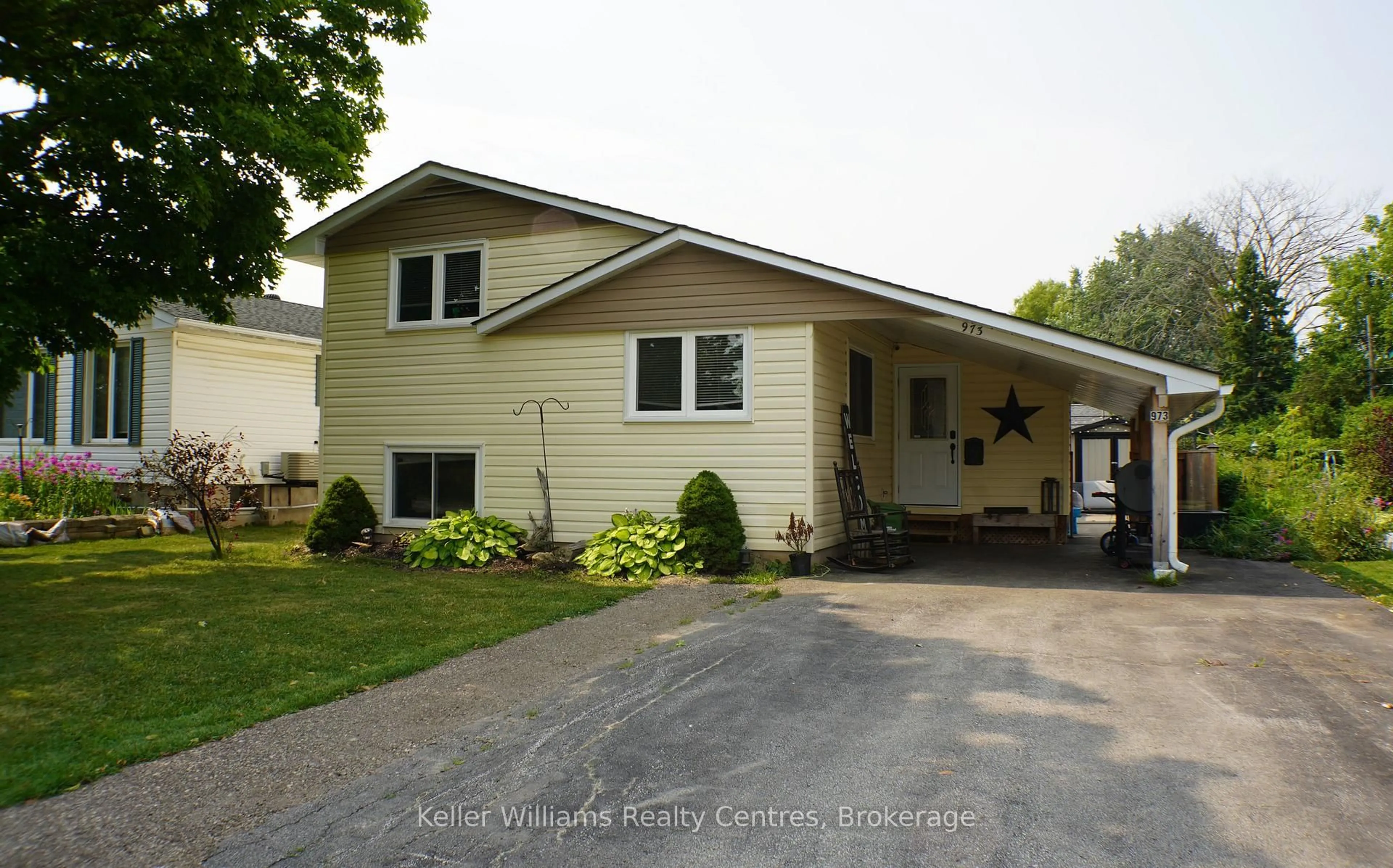 Home with vinyl exterior material, street for 973 15th St A E St, Owen Sound Ontario N4K 1Y2