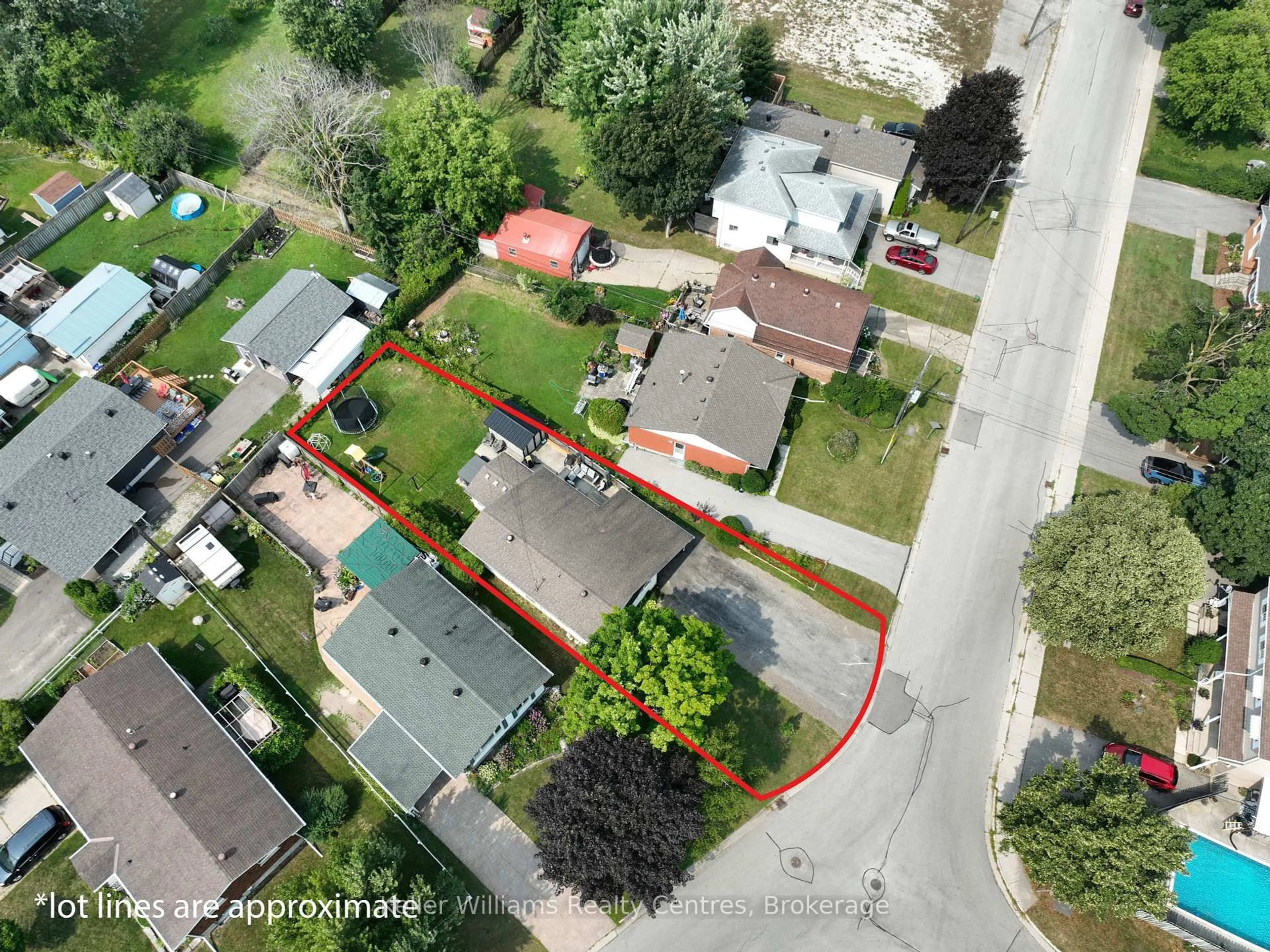 A pic from outside/outdoor area/front of a property/back of a property/a pic from drone, street for 973 15th St A E St, Owen Sound Ontario N4K 1Y2