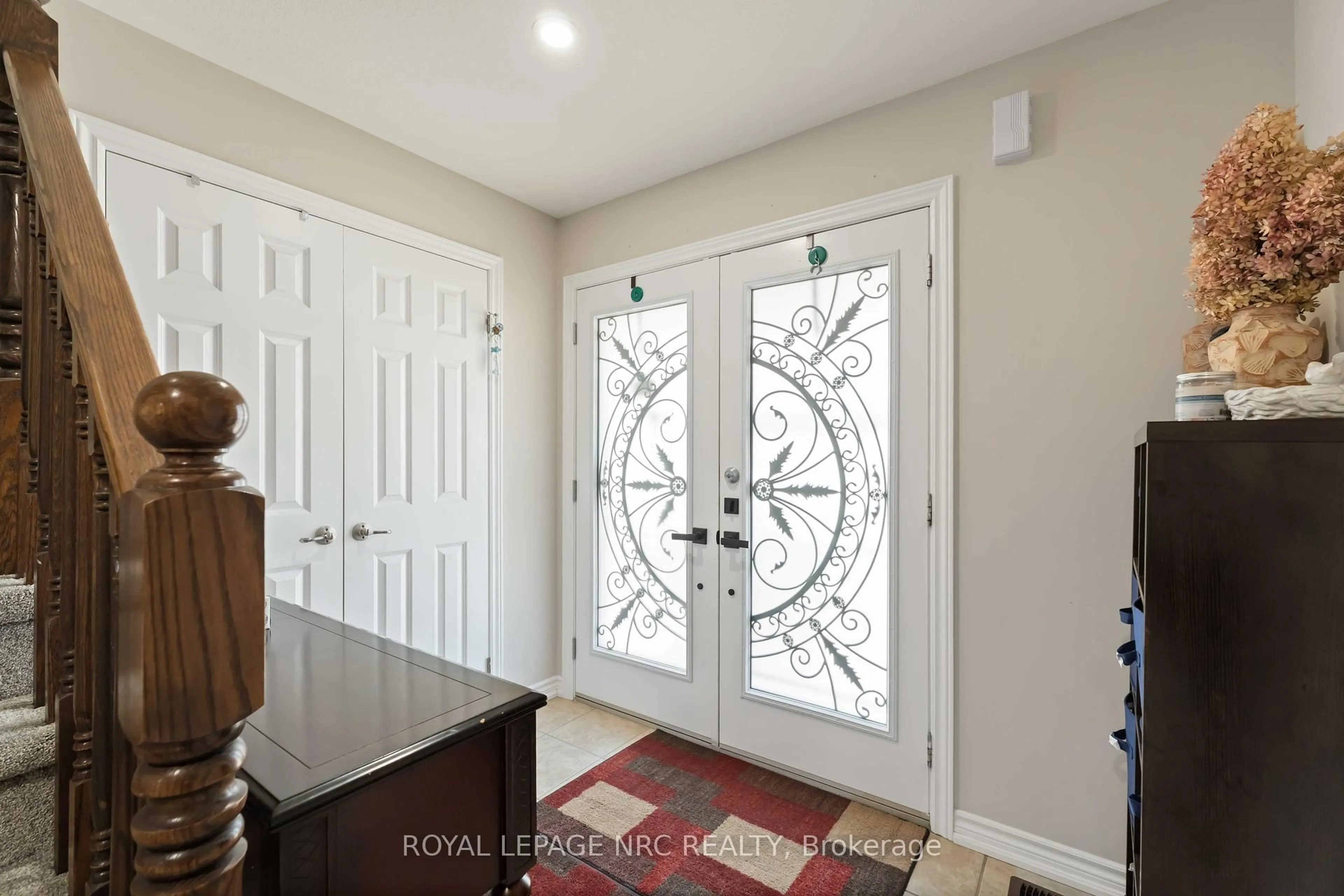Indoor entryway for 77 Avery Cres #10, St. Catharines Ontario L2P 0E5
