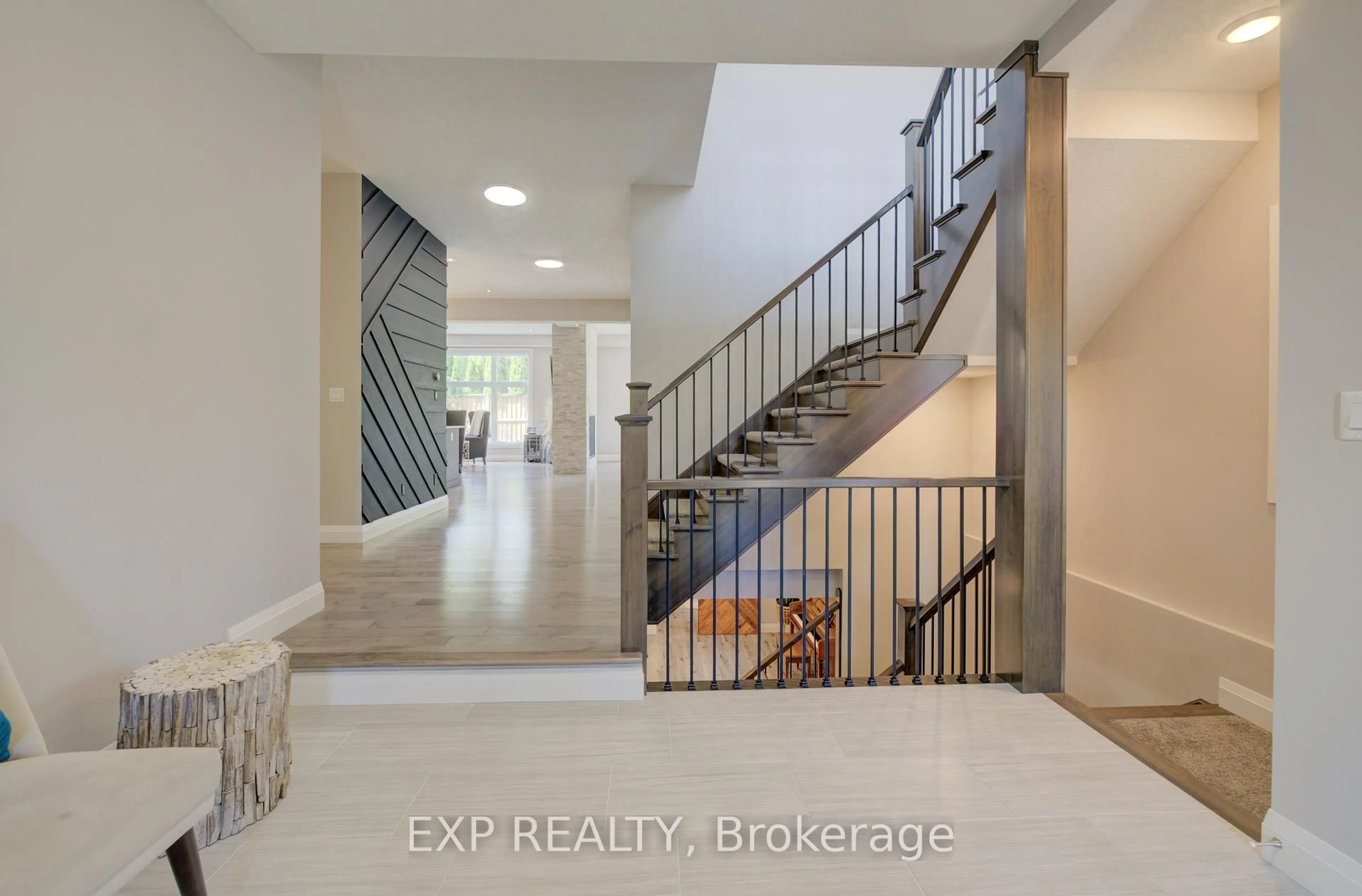 Indoor entryway for 11 Deer Creek St, Kitchener Ontario N2A 0E7
