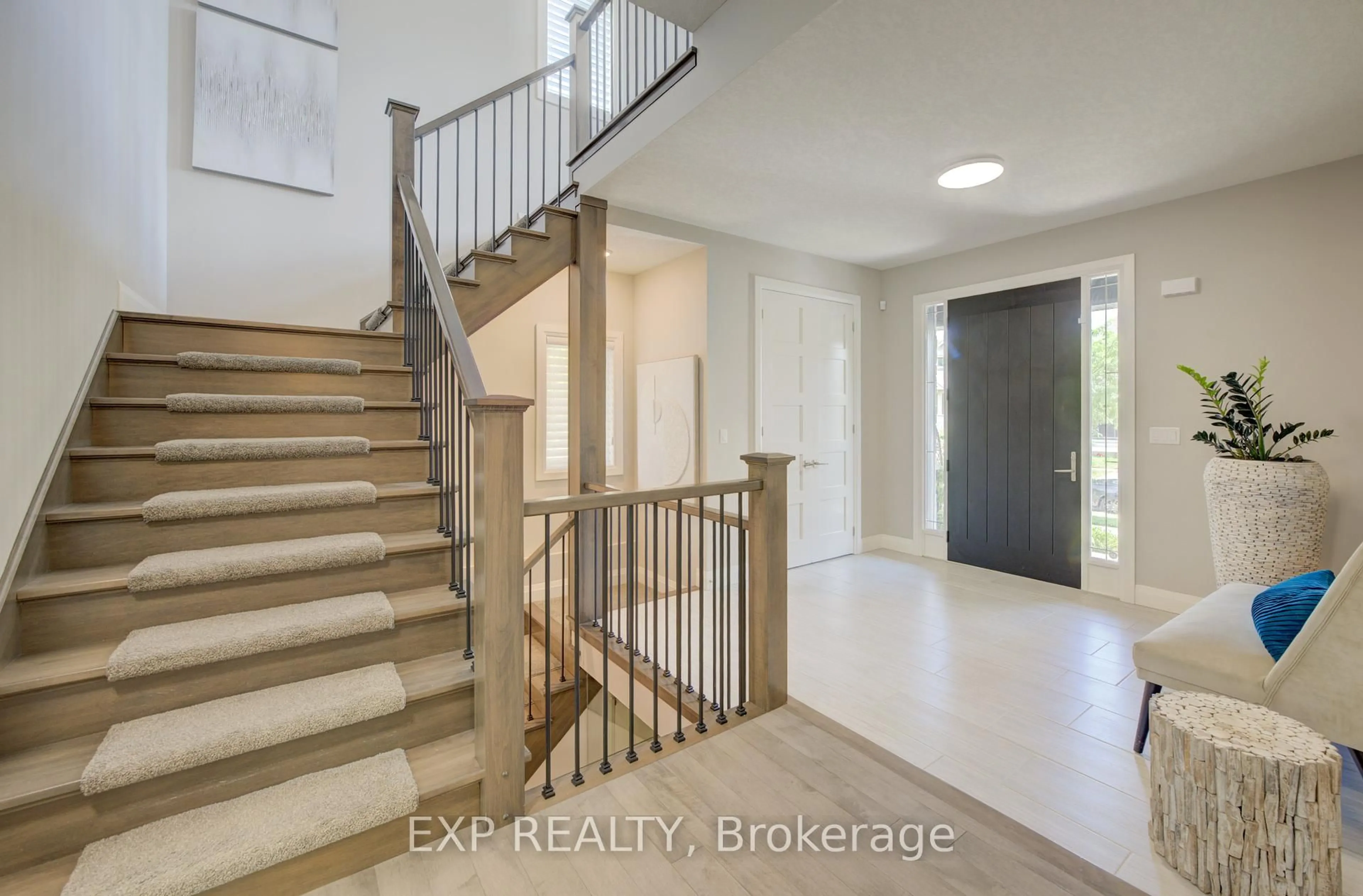 Indoor entryway for 11 Deer Creek St, Kitchener Ontario N2A 0E7