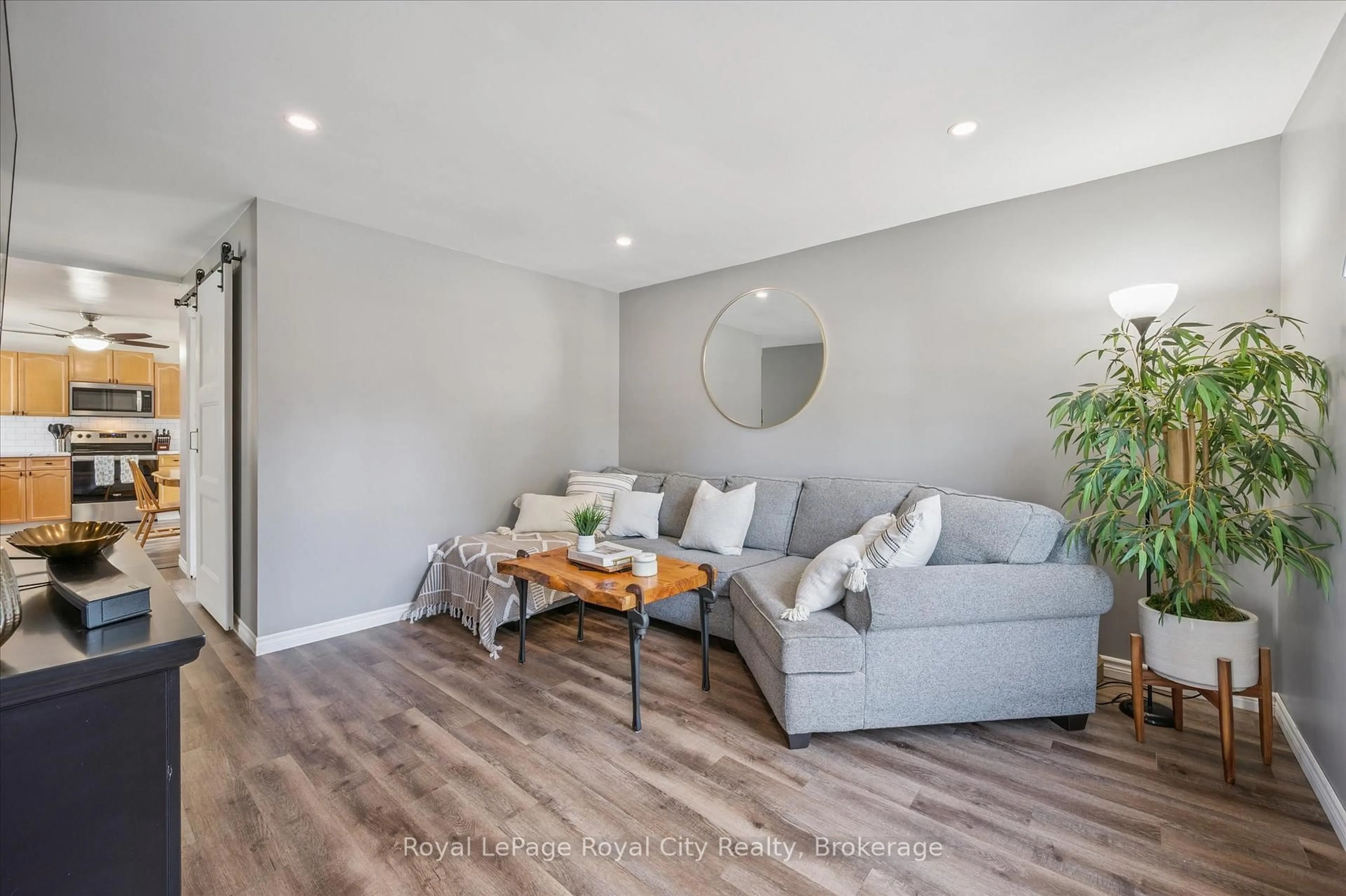 Living room with furniture, wood/laminate floor for 47 Chalmers St, Cambridge Ontario N1R 5B6