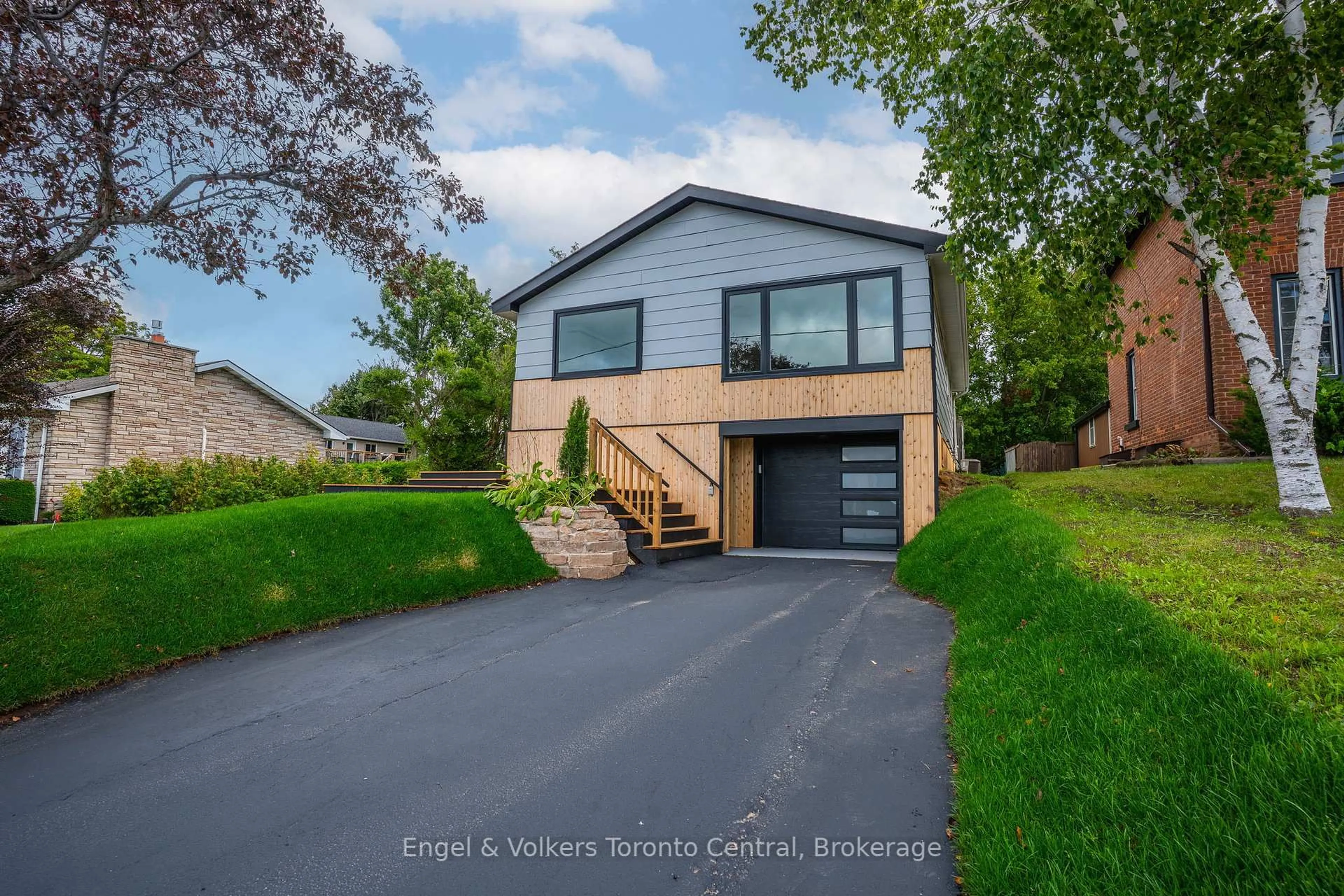 Home with vinyl exterior material, unknown for 873 9th Ave, Owen Sound Ontario N4K 3E8