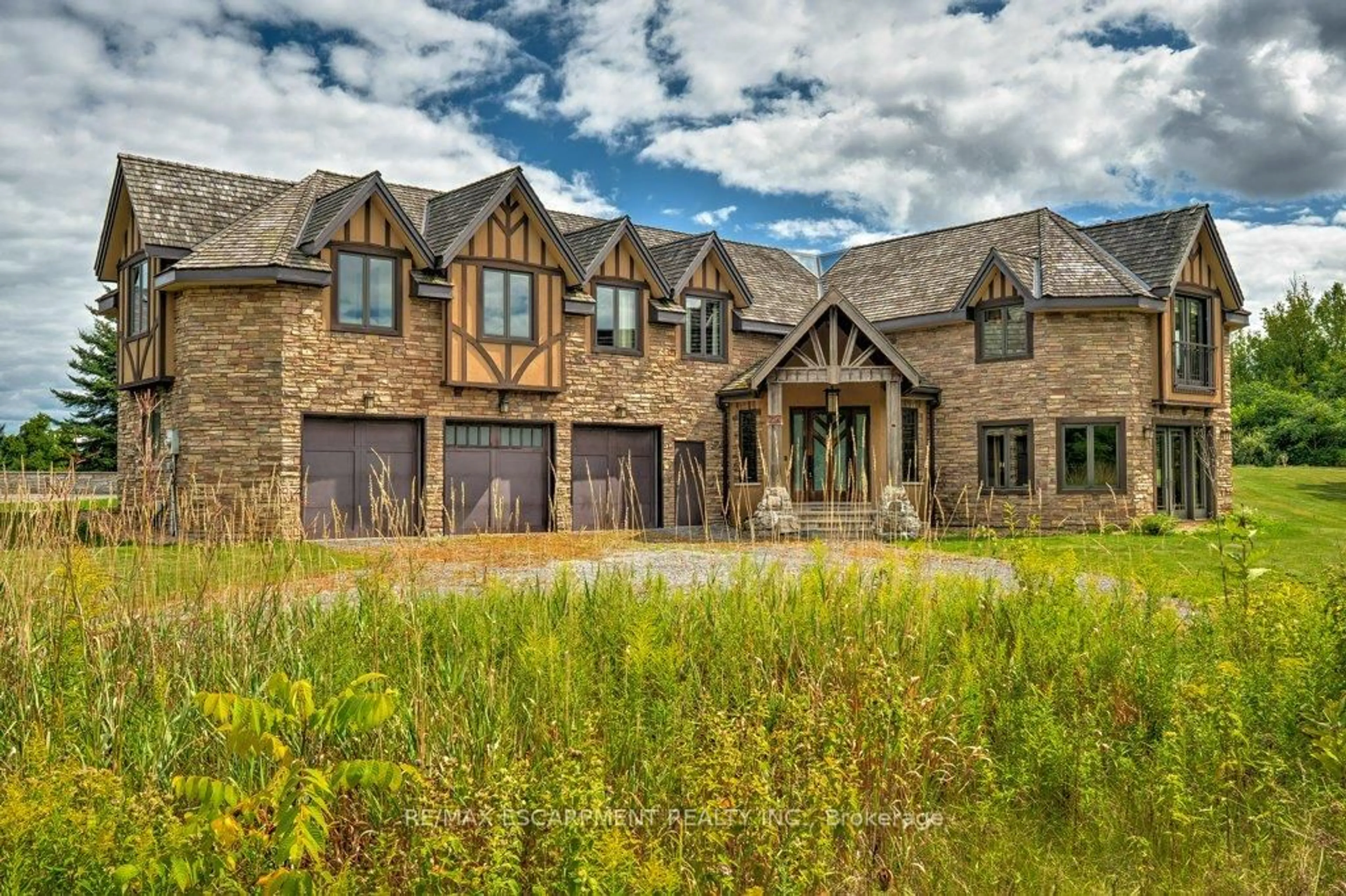 Home with brick exterior material, unknown for 76 Oak Ave, Hamilton Ontario L9H 7P6