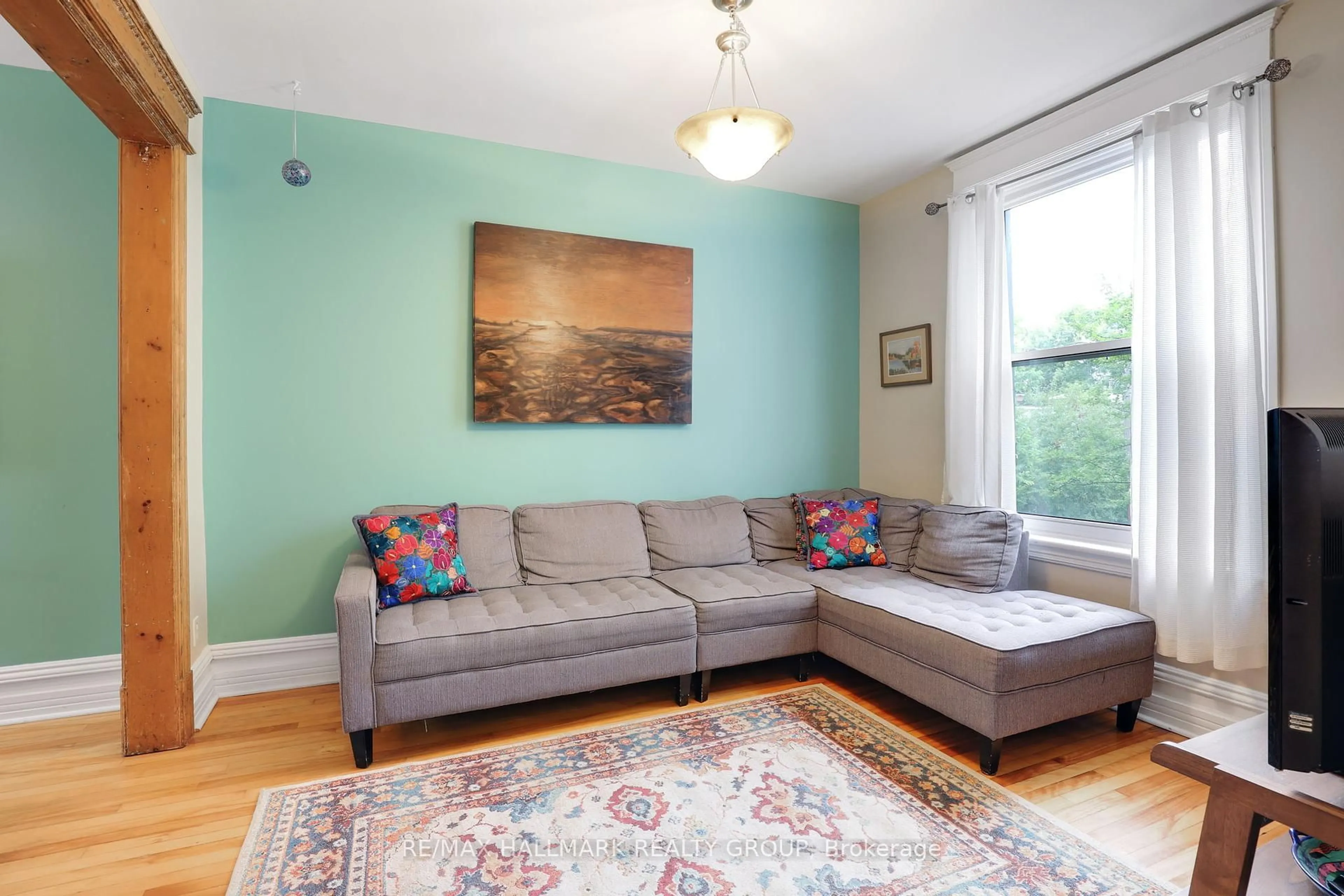 Living room with furniture, unknown for 8 Elm St, Ottawa Ontario K1R 6N1