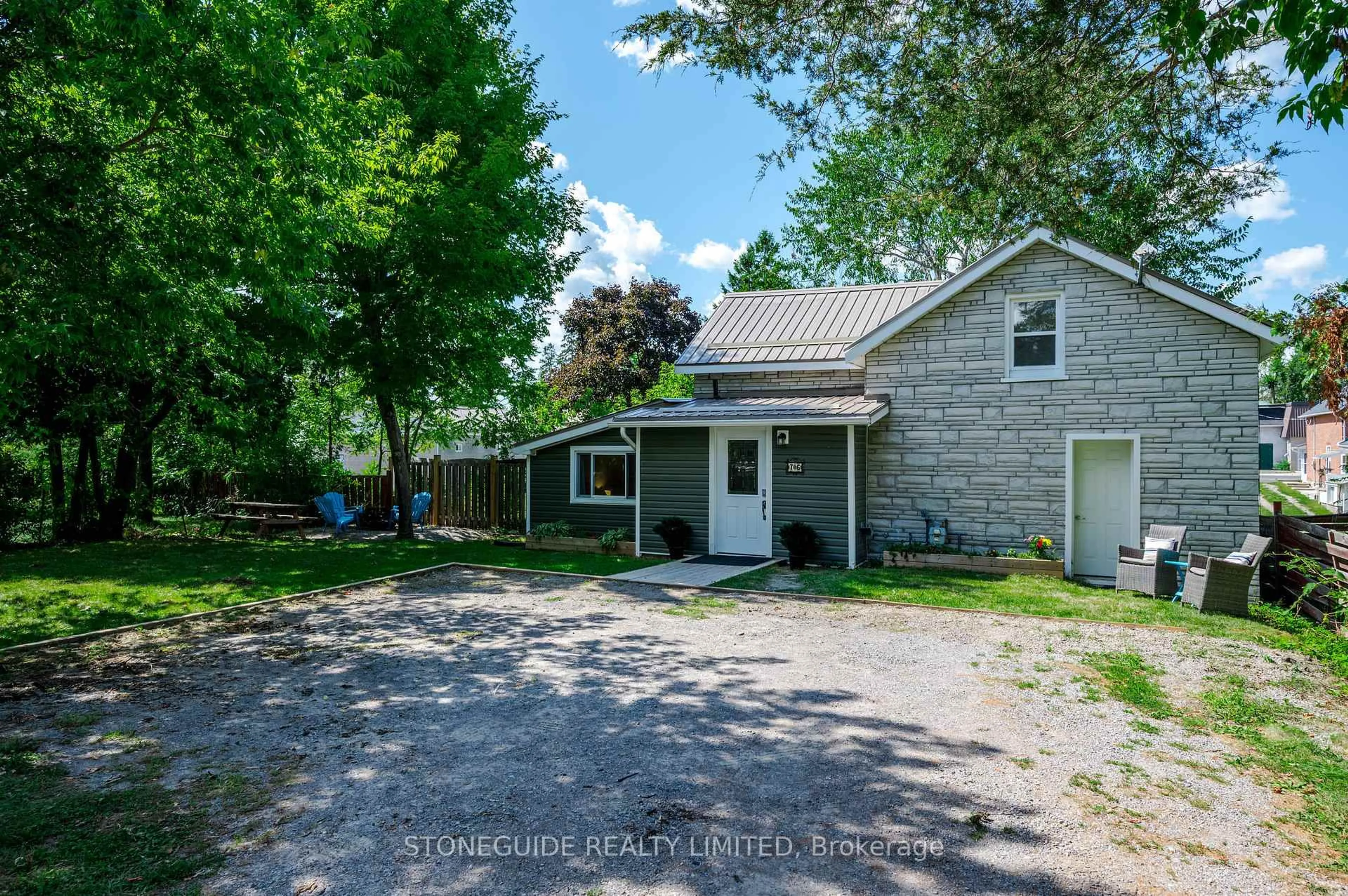 A pic from outside/outdoor area/front of a property/back of a property/a pic from drone, street for 76 Doxsee Ave, Trent Hills Ontario K0L 1L0
