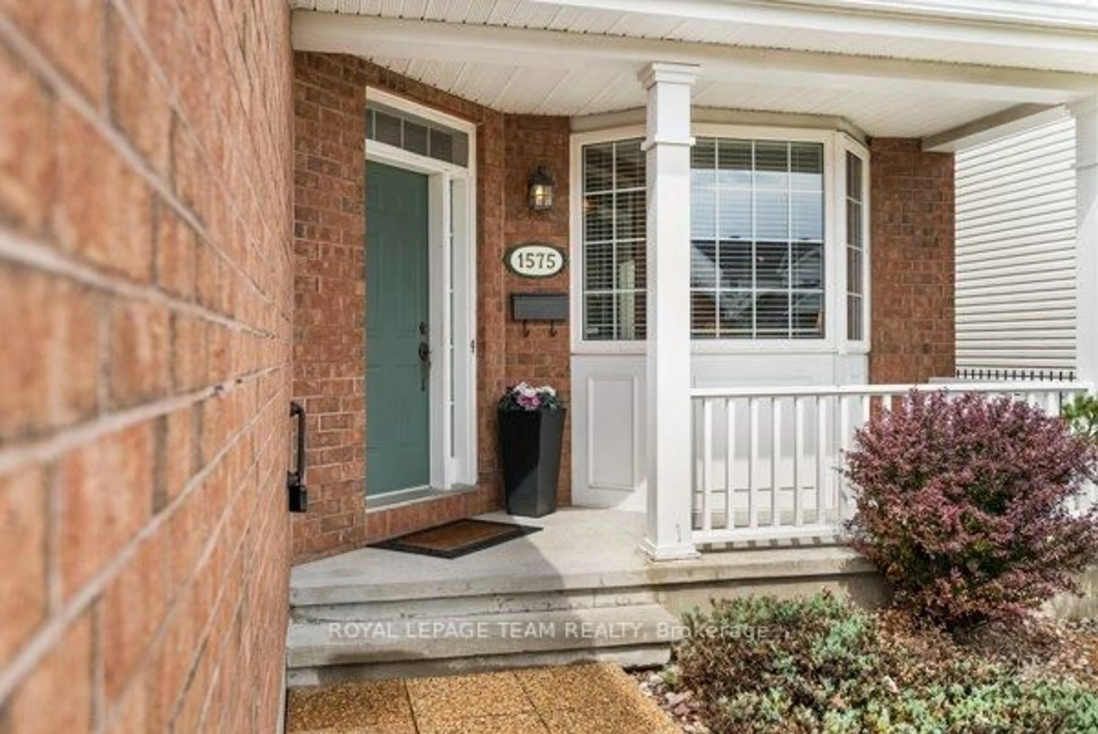 Indoor entryway for 1575 Winterport Way, Ottawa Ontario K4A 4C3