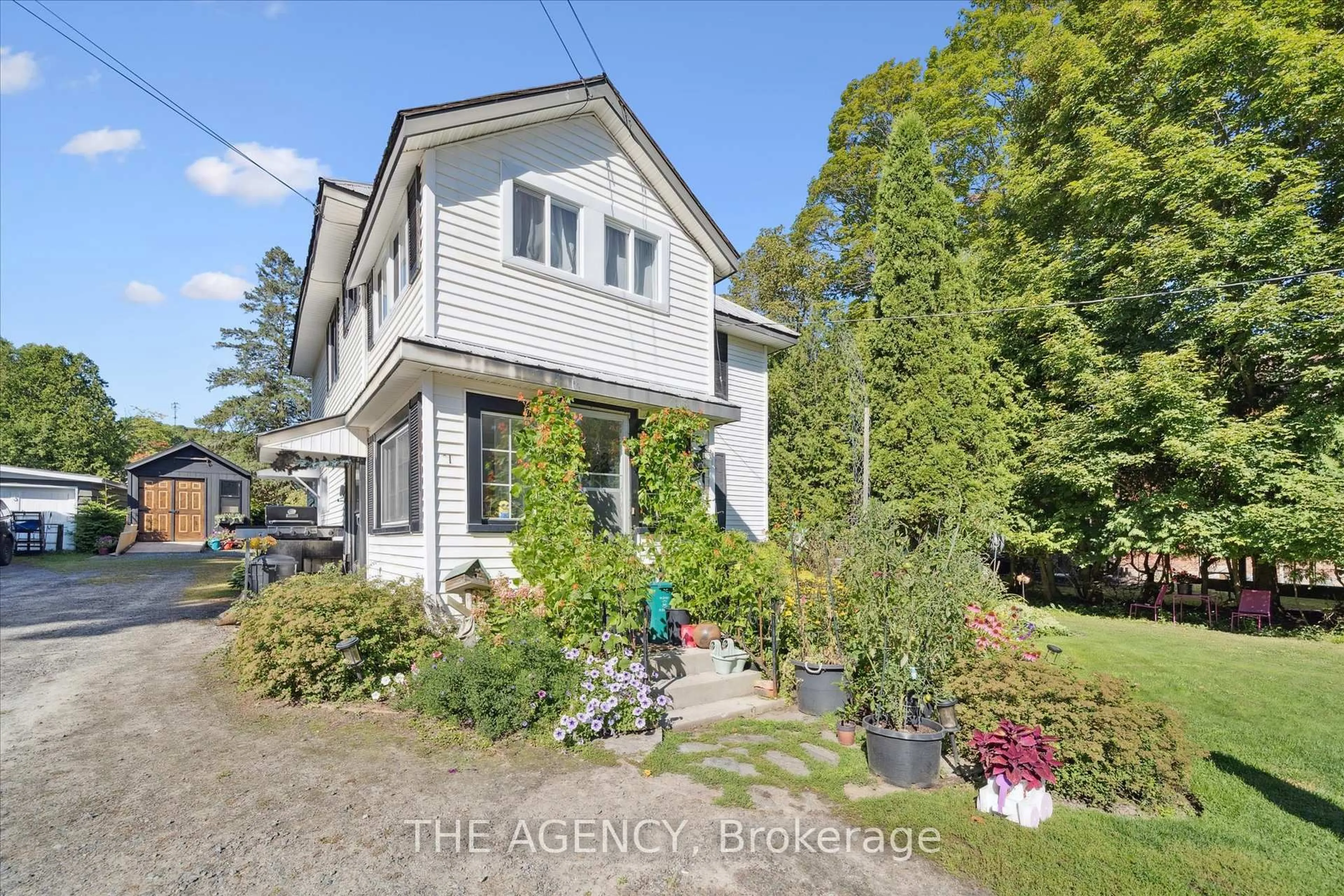 A pic from outside/outdoor area/front of a property/back of a property/a pic from drone, street for 31 Brunel Rd, Huntsville Ontario P1H 1P4