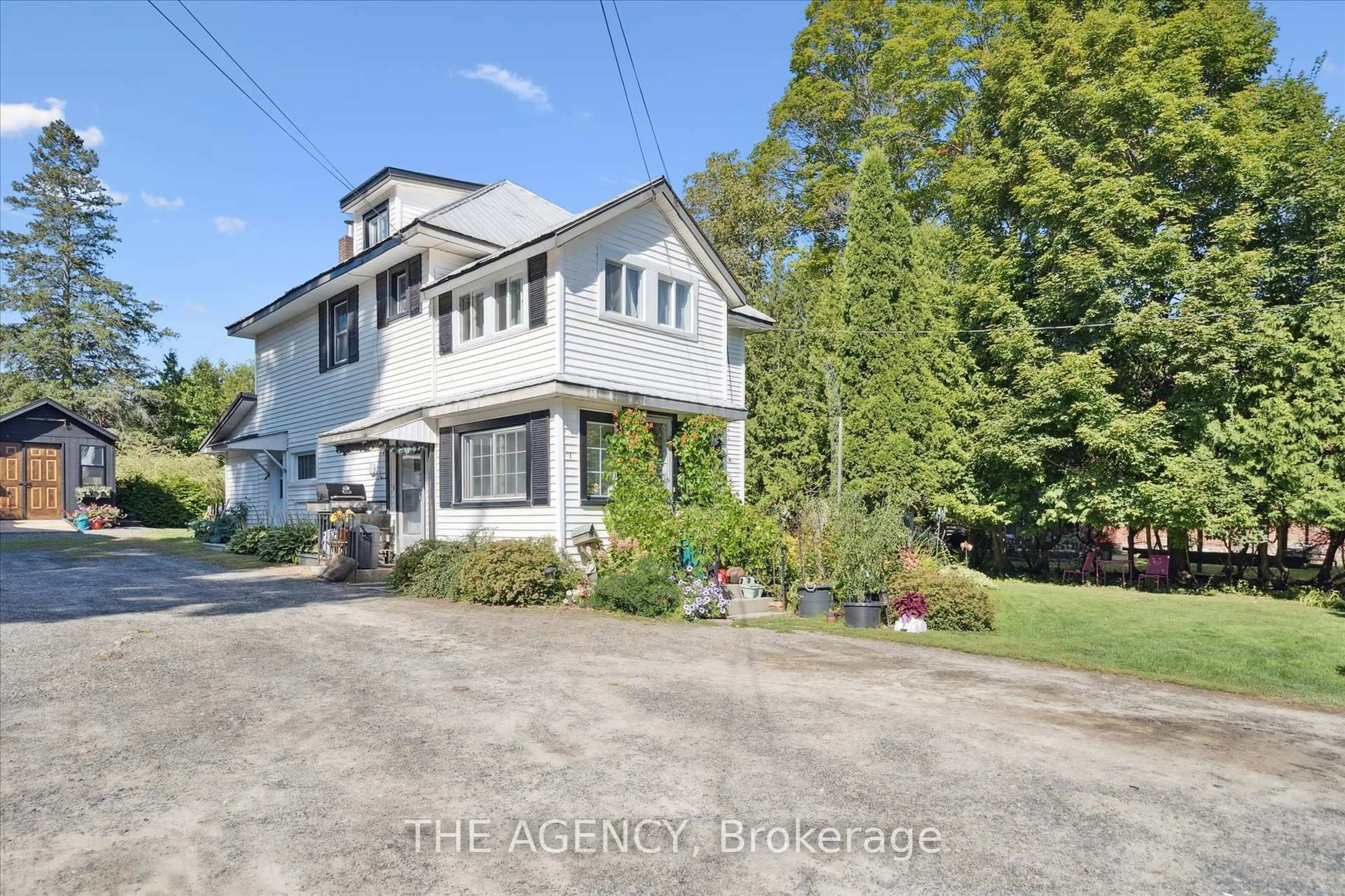A pic from outside/outdoor area/front of a property/back of a property/a pic from drone, street for 31 Brunel Rd, Huntsville Ontario P1H 1P4