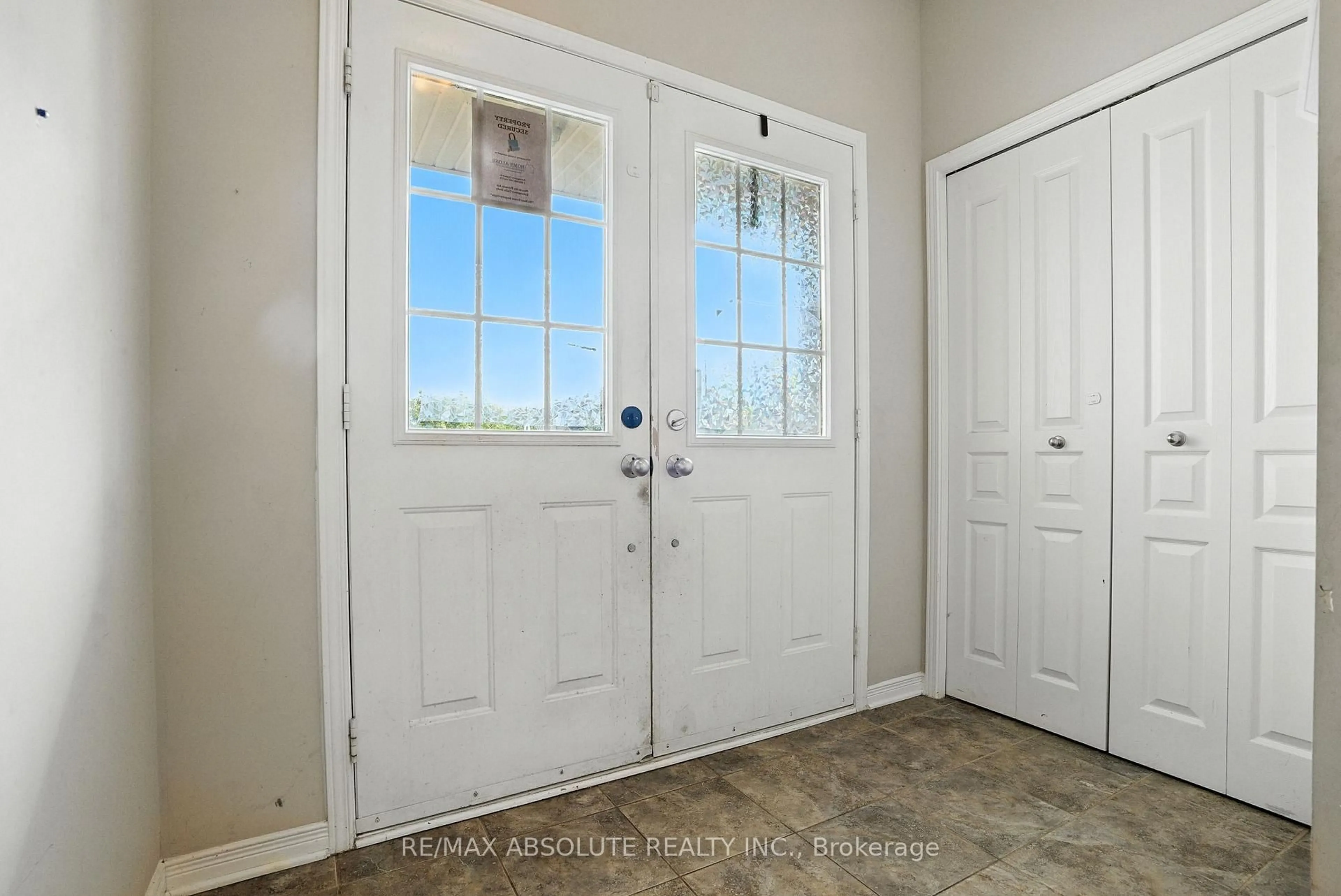 Indoor entryway for 377 Celtic Ridge Cres, Ottawa Ontario K2W 0B5
