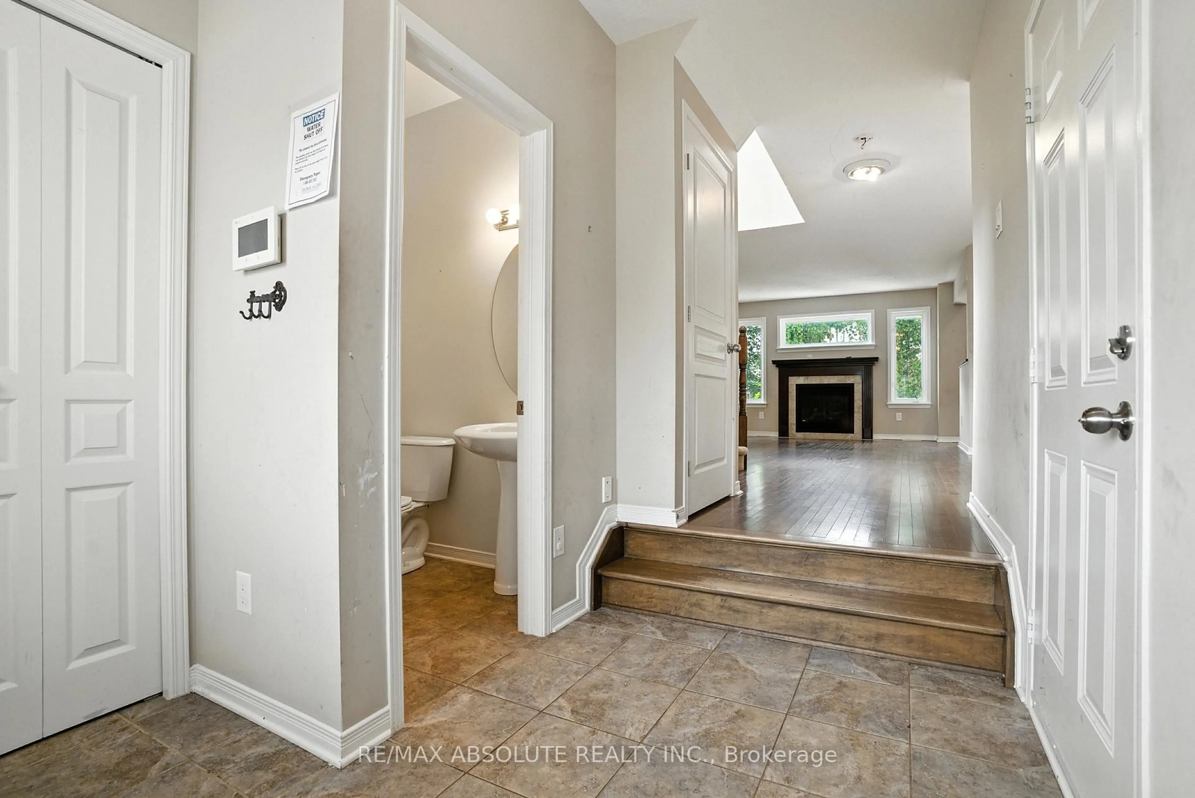 Indoor entryway for 377 Celtic Ridge Cres, Ottawa Ontario K2W 0B5