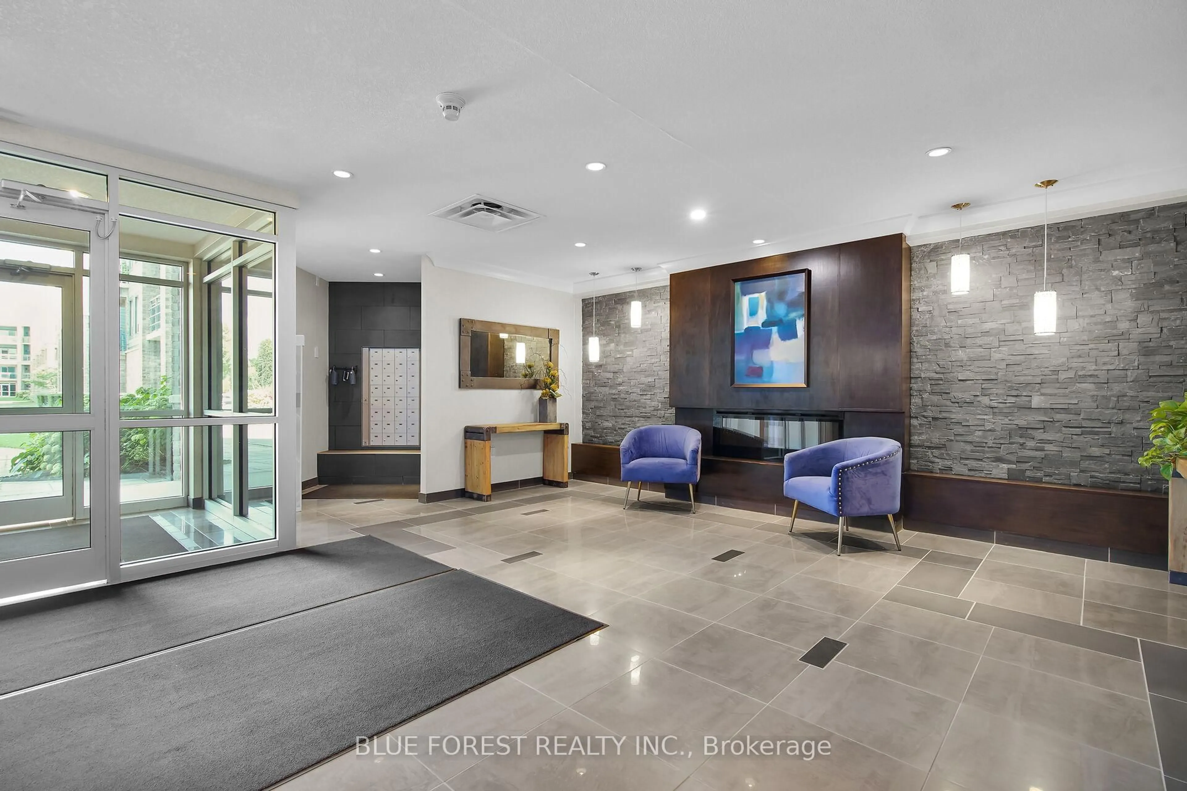 Lobby for 340 Sugarcreek Tr #307, London North Ontario N6H 0G4