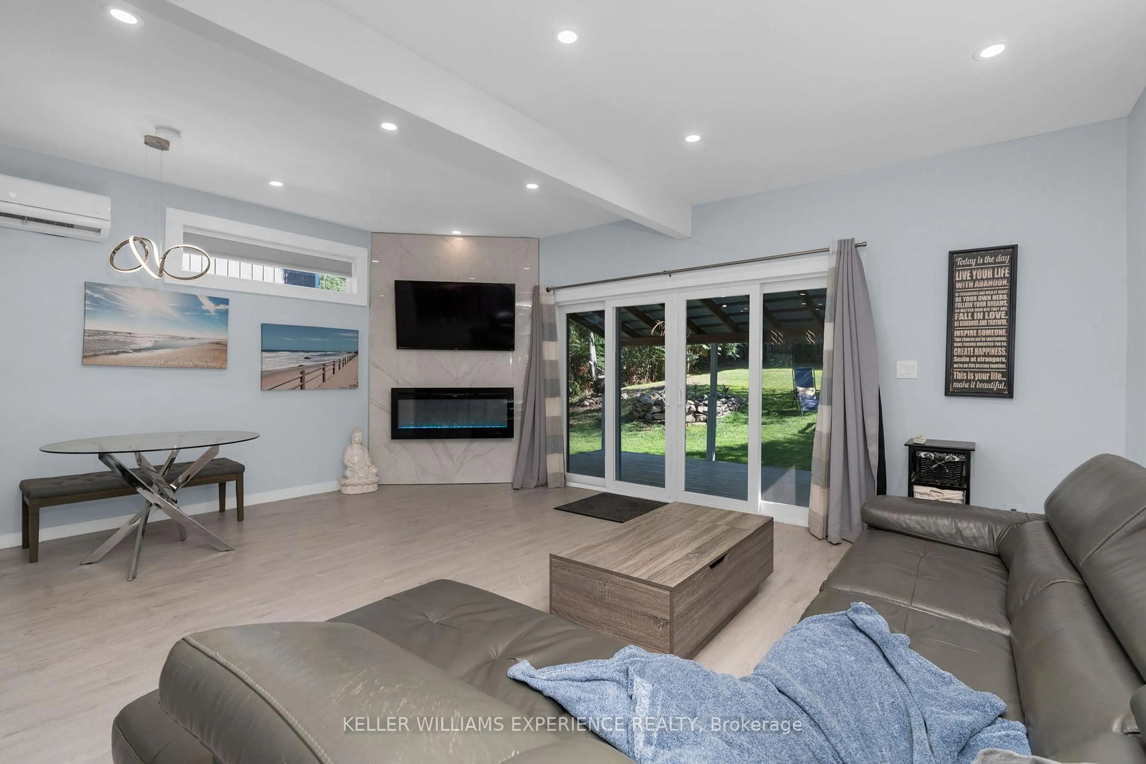 Home theater for 14 North Fetterly St, Huntsville Ontario P1H 1K8