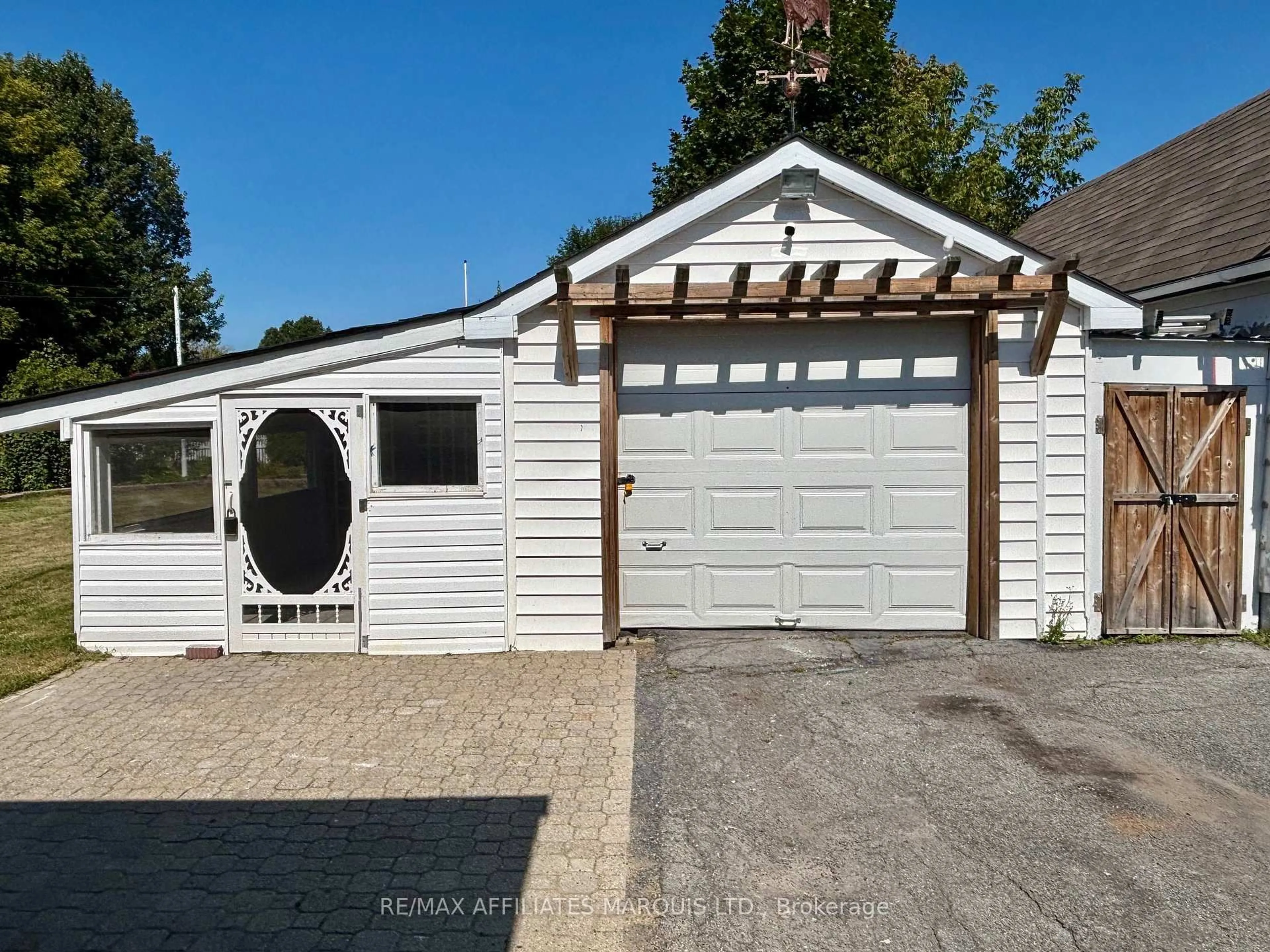 Unknown for 1005 Leonard Ave, Cornwall Ontario K6J 1M1