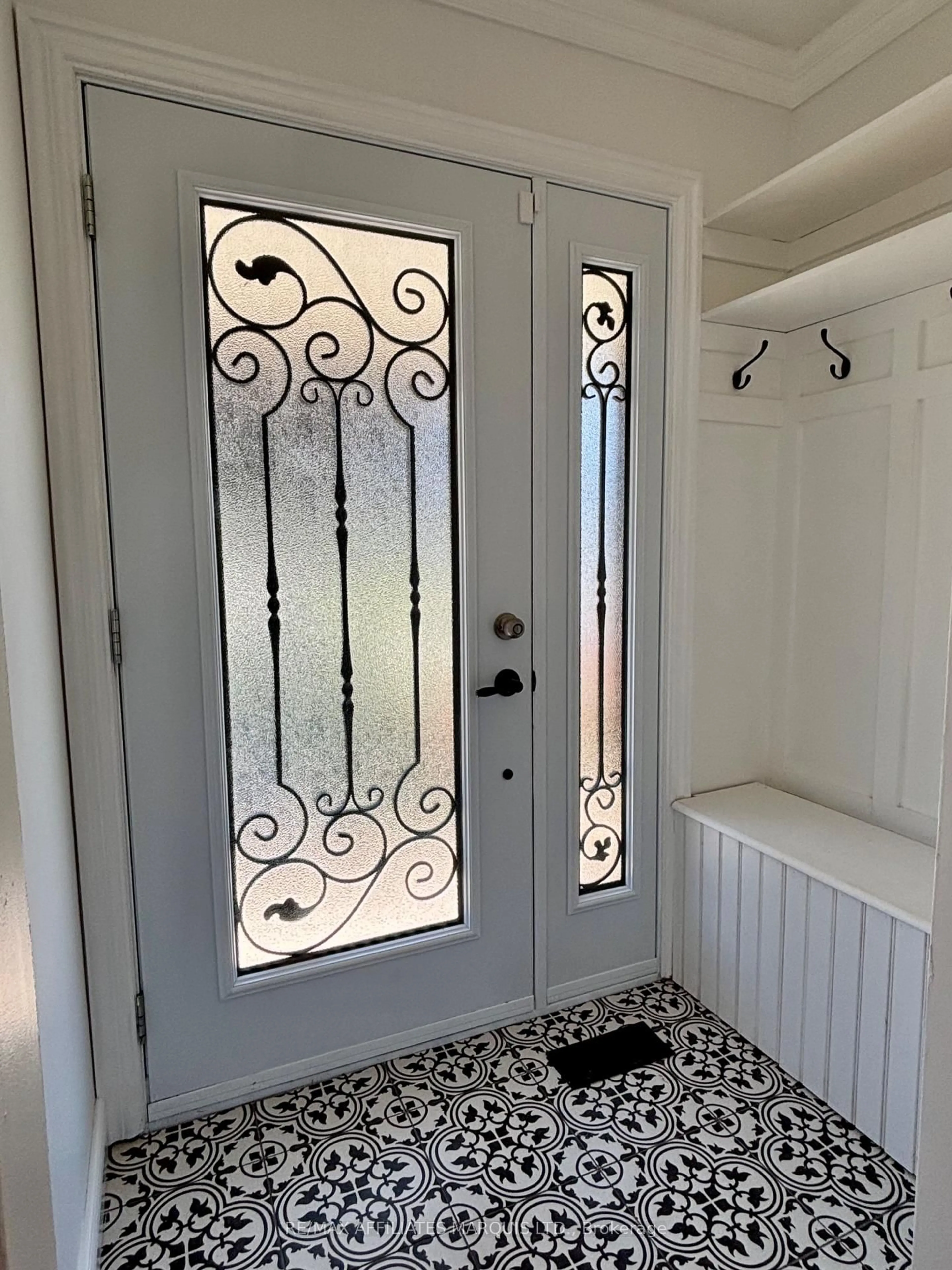 Indoor entryway for 1005 Leonard Ave, Cornwall Ontario K6J 1M1