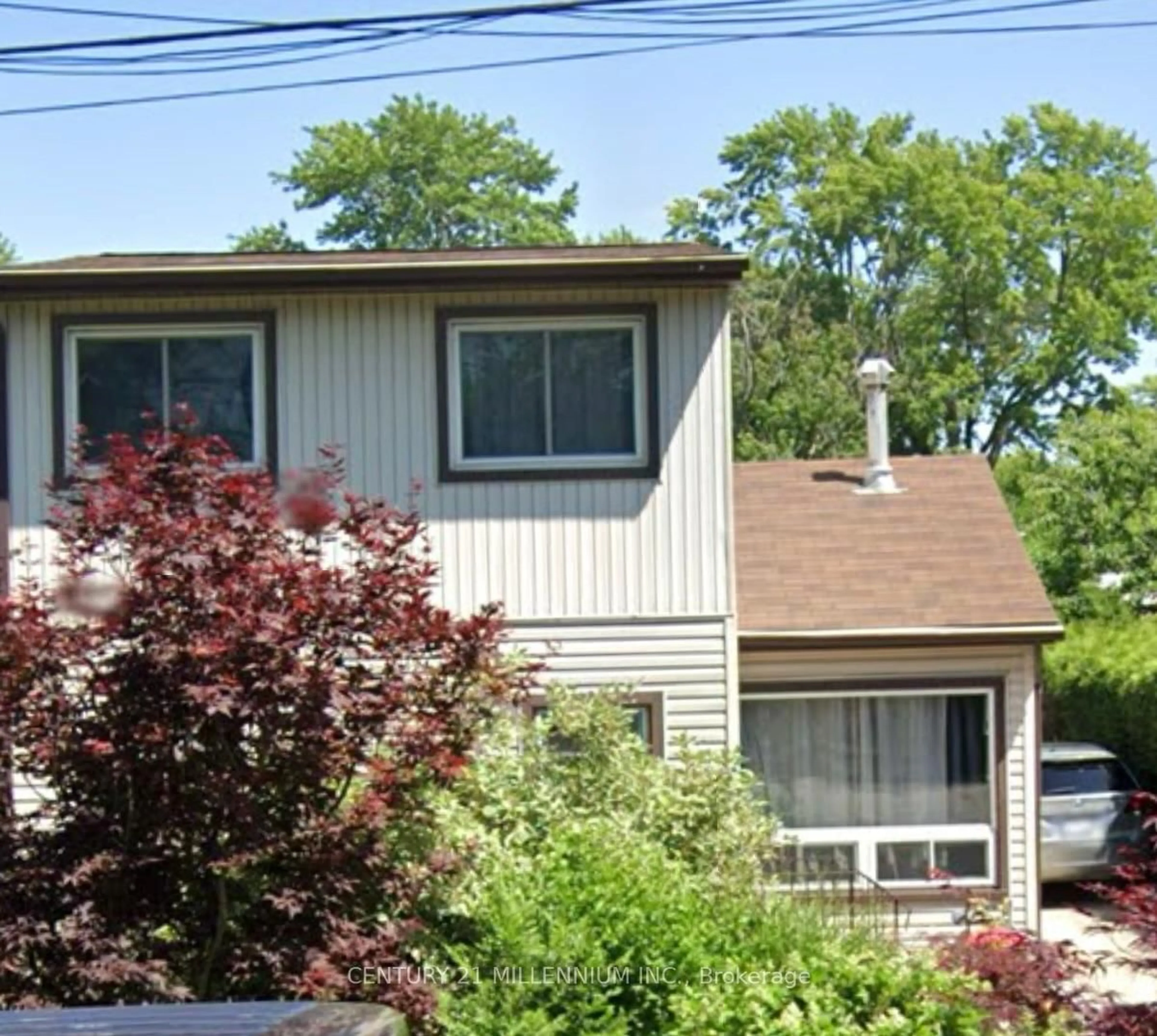 Home with vinyl exterior material, street for 74 Pinelands Ave, Hamilton Ontario L8E 3A9