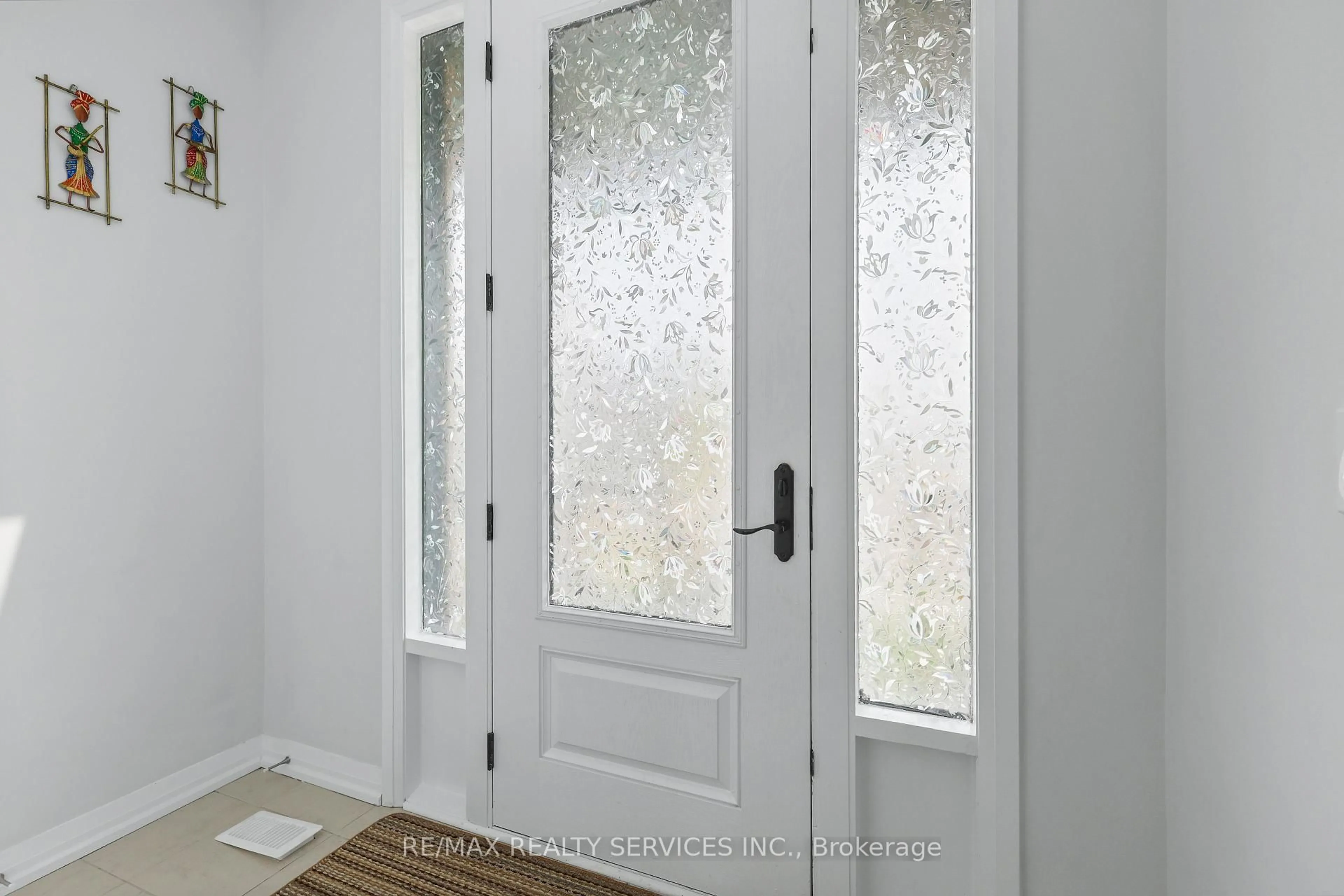 Indoor entryway for 839 Sobeski Ave, Woodstock Ontario N4T 0P2