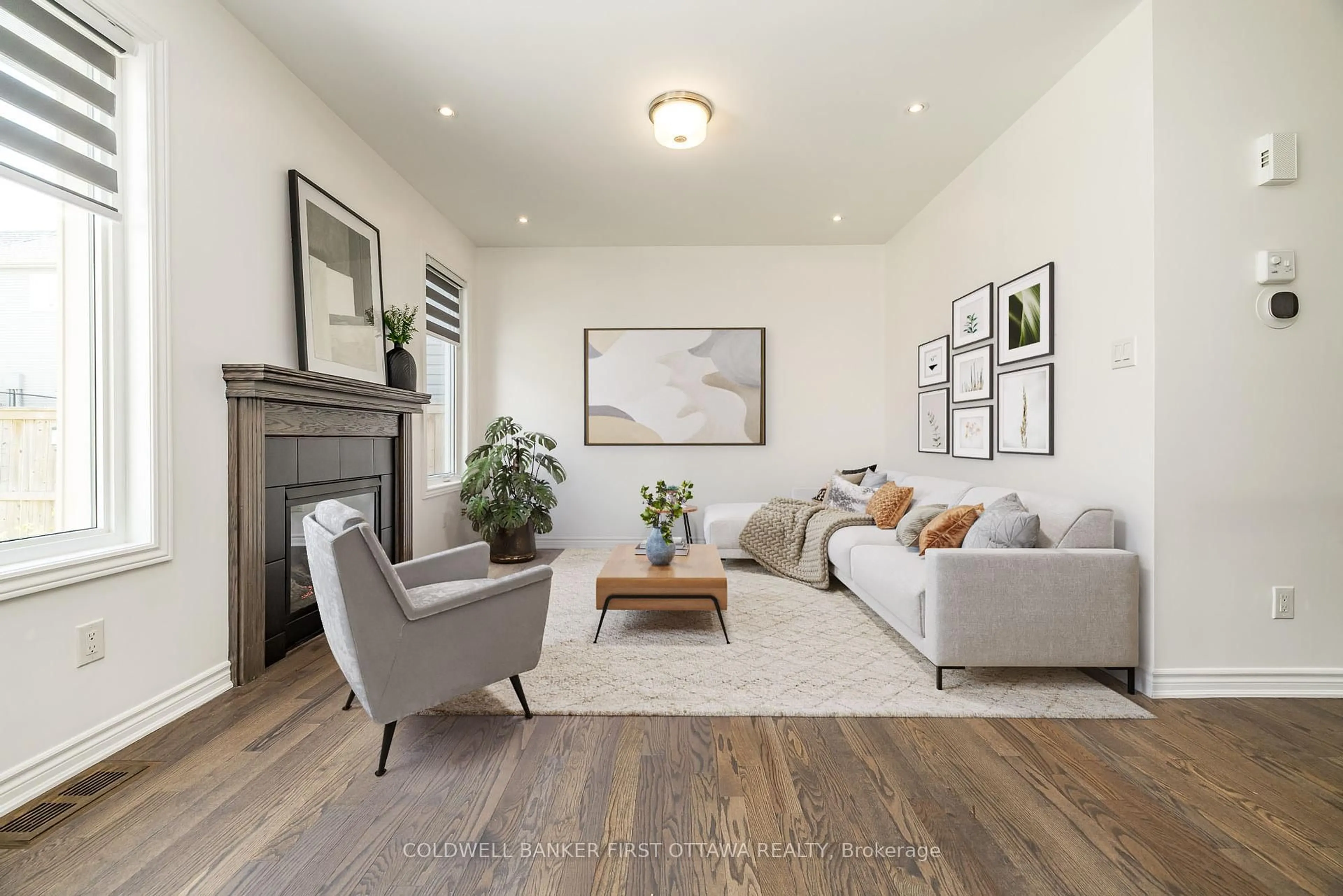 Living room with furniture, wood/laminate floor for 170 FLOWING CREEK Circ, Ottawa Ontario K2M 0K2