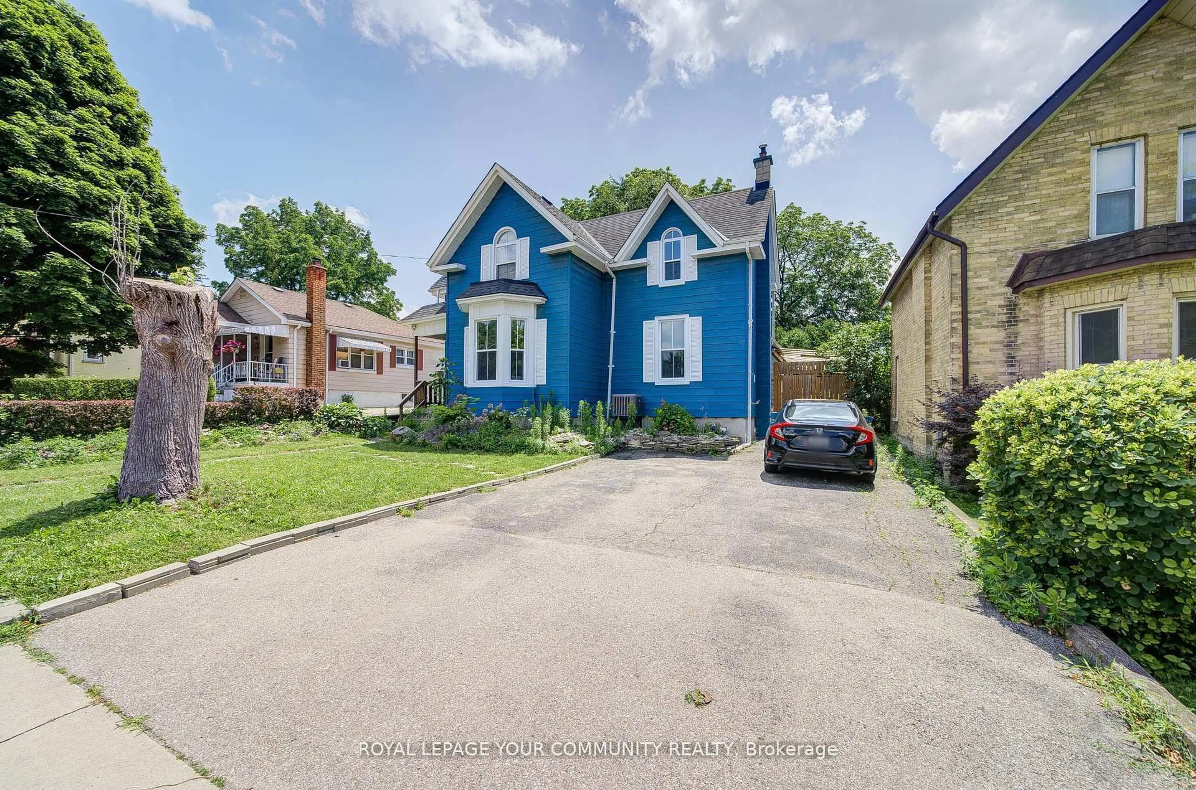 A pic from outside/outdoor area/front of a property/back of a property/a pic from drone, street for 83 Concession St, Cambridge Ontario N1R 2H2