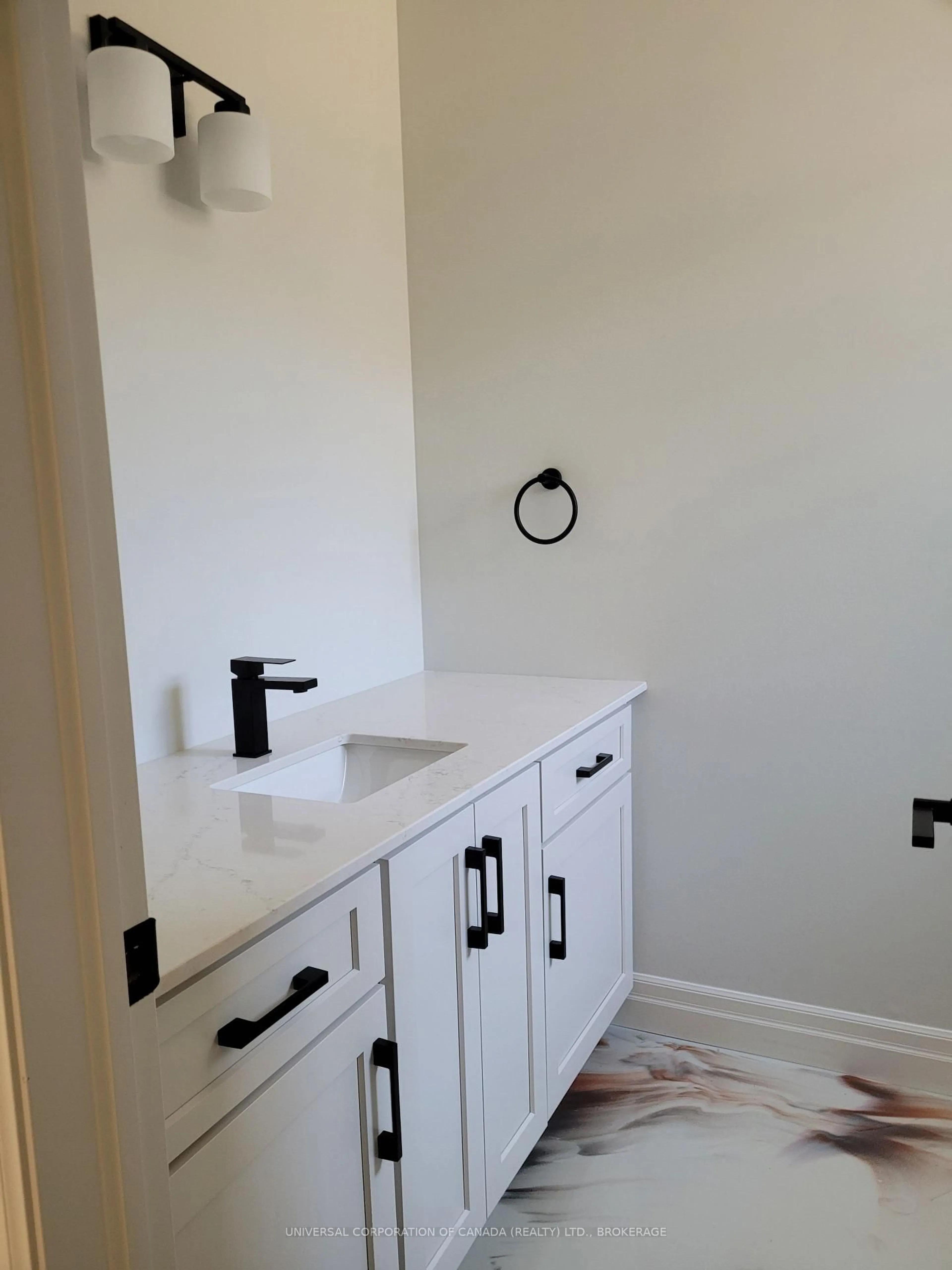 Contemporary bathroom, ceramic/tile floor for 41 Peach St, Tillsonburg Ontario N4G 5N6