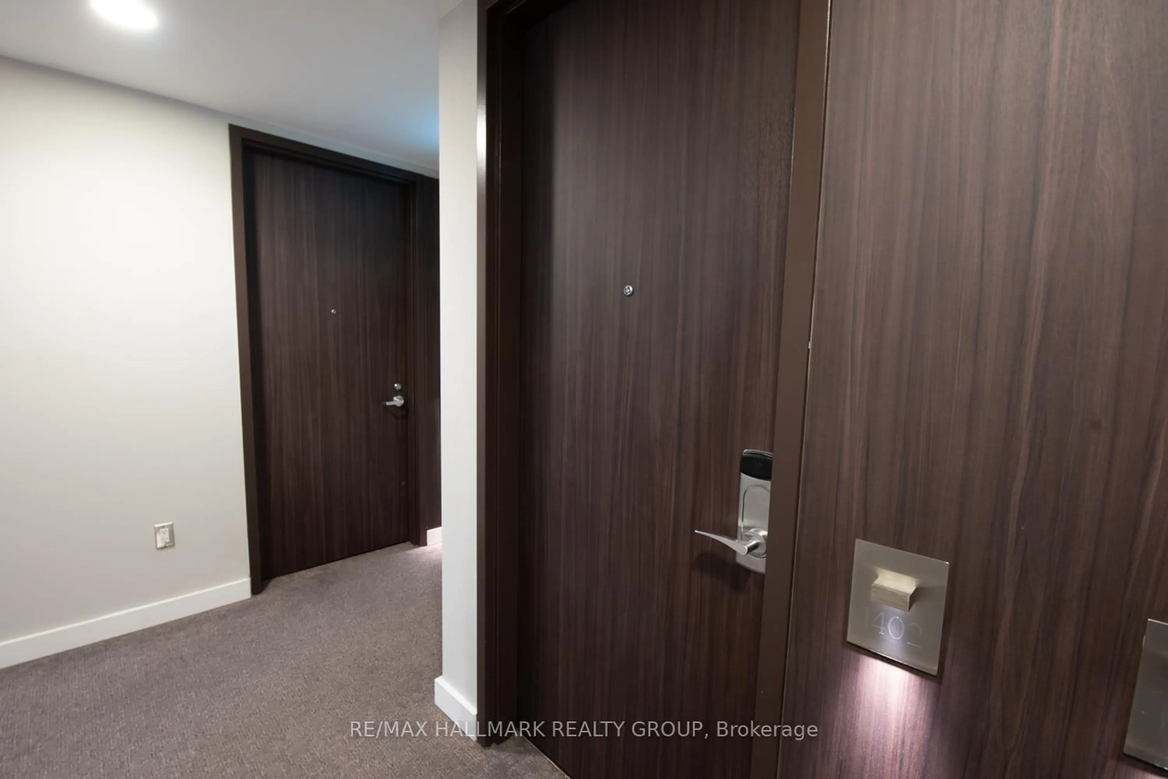Unknown for 111 Champagne Ave #1402, Ottawa Ontario K1S 5V3