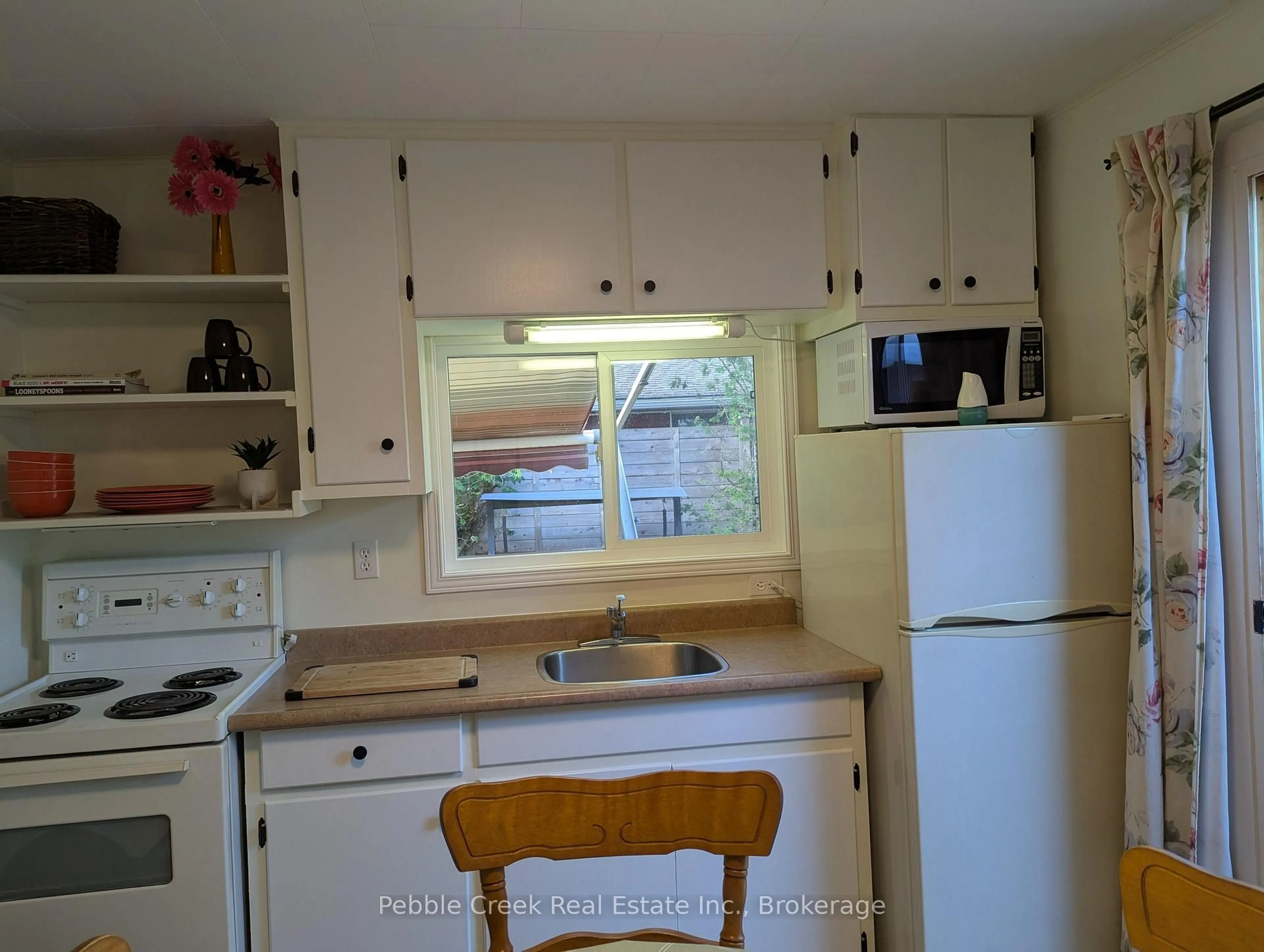 Standard kitchen, unknown for 6 Park Rd, Goderich Ontario N7A 3X8
