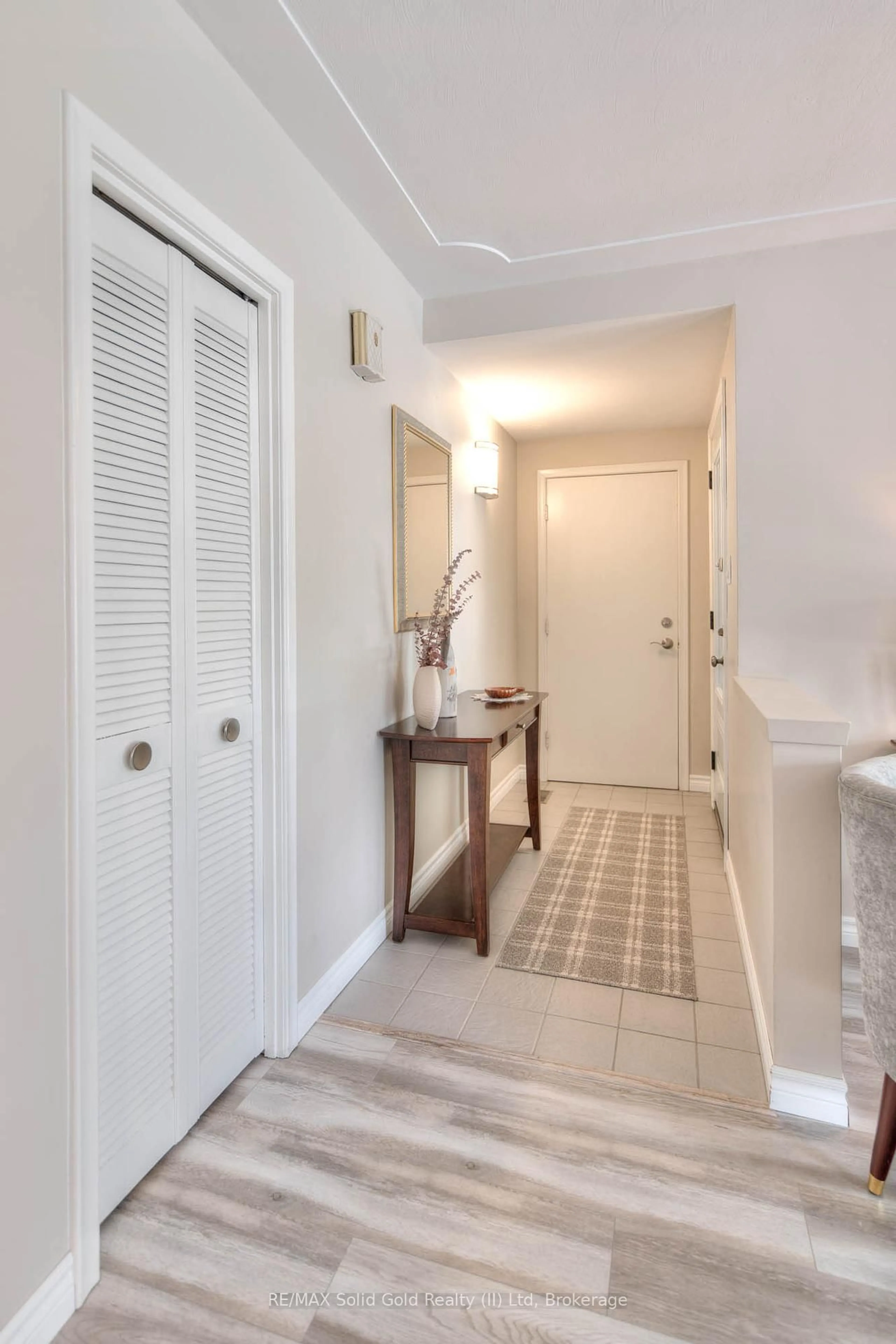 Indoor entryway for 232 Kenneth Ave, Kitchener Ontario N2A 1W4