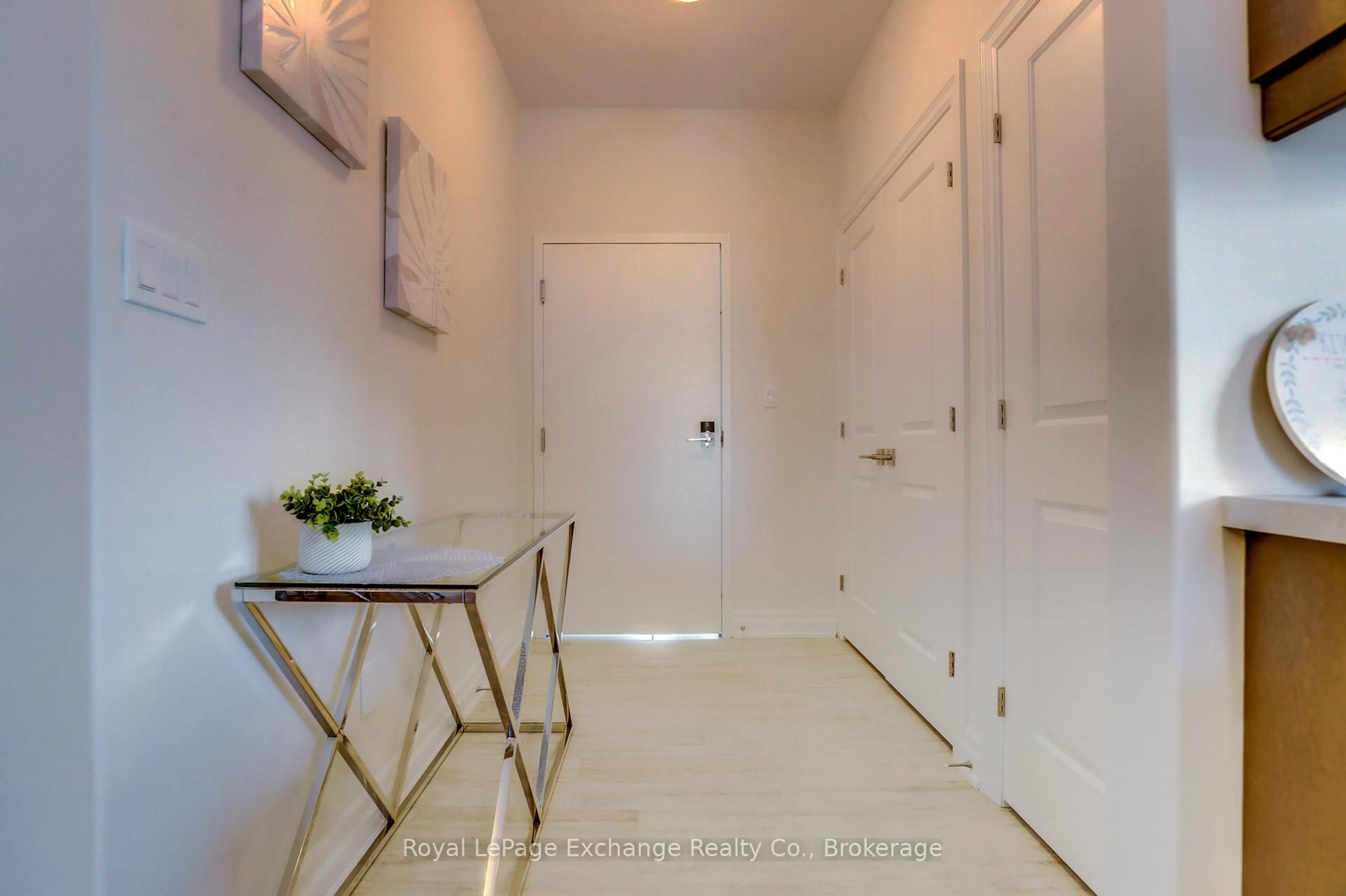 Indoor entryway for 412 Mary Rose Ave, Saugeen Shores Ontario N0H 2C3