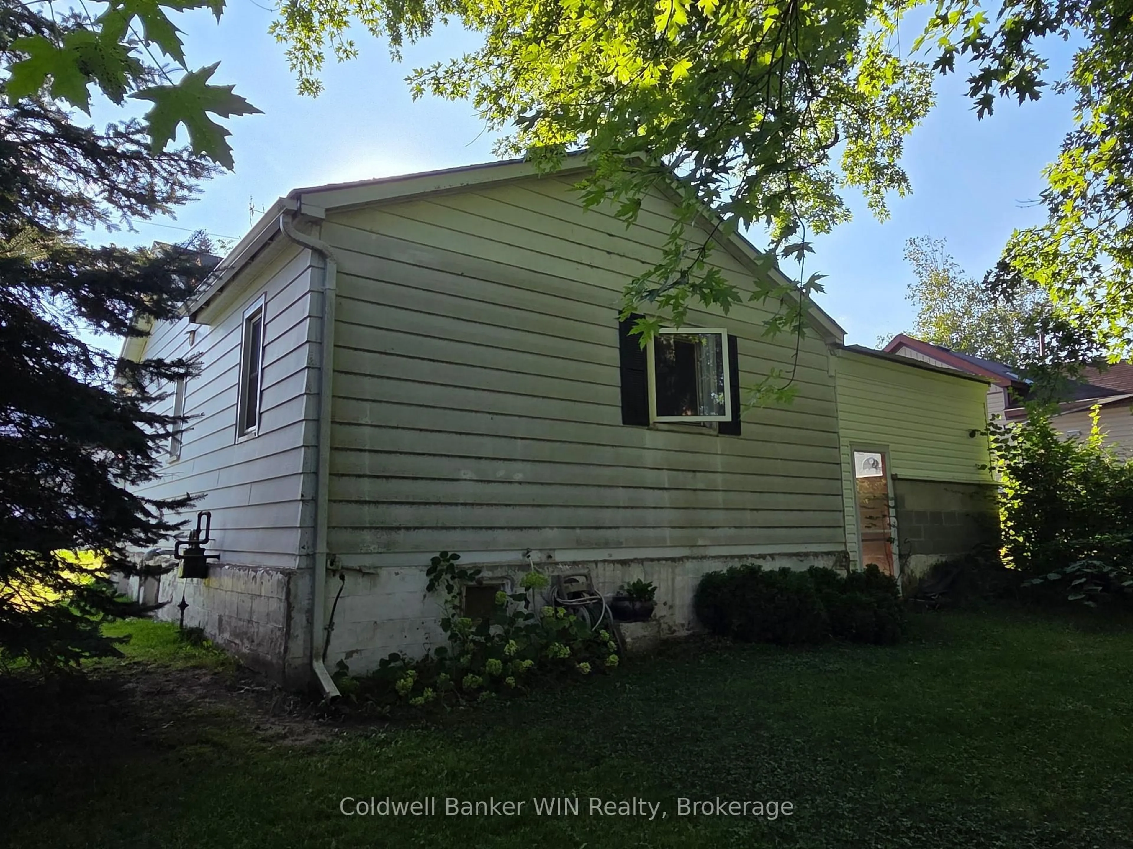 Home with vinyl exterior material, unknown for 351 William St, Wellington North Ontario N0G 2L3