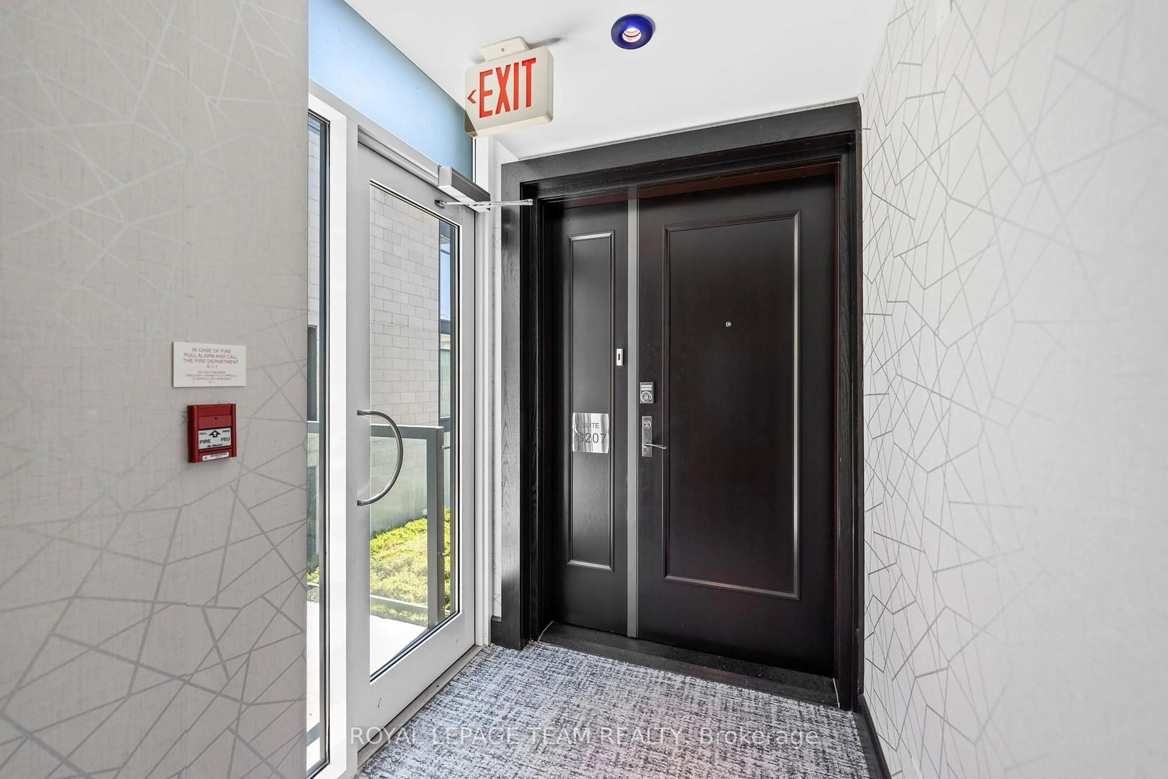 Indoor foyer for 700 Sussex Dr #G207, Ottawa Ontario K1N 1K4