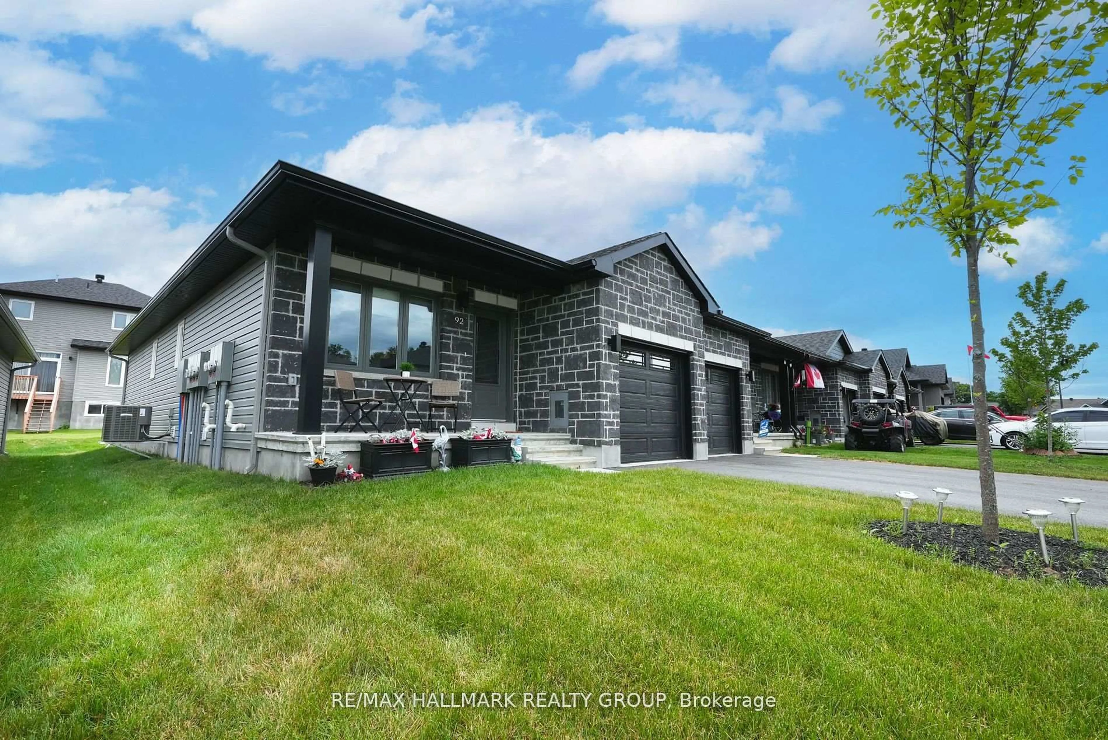 Home with brick exterior material, unknown for 92 Seabert Dr, Arnprior Ontario K7S 0K1