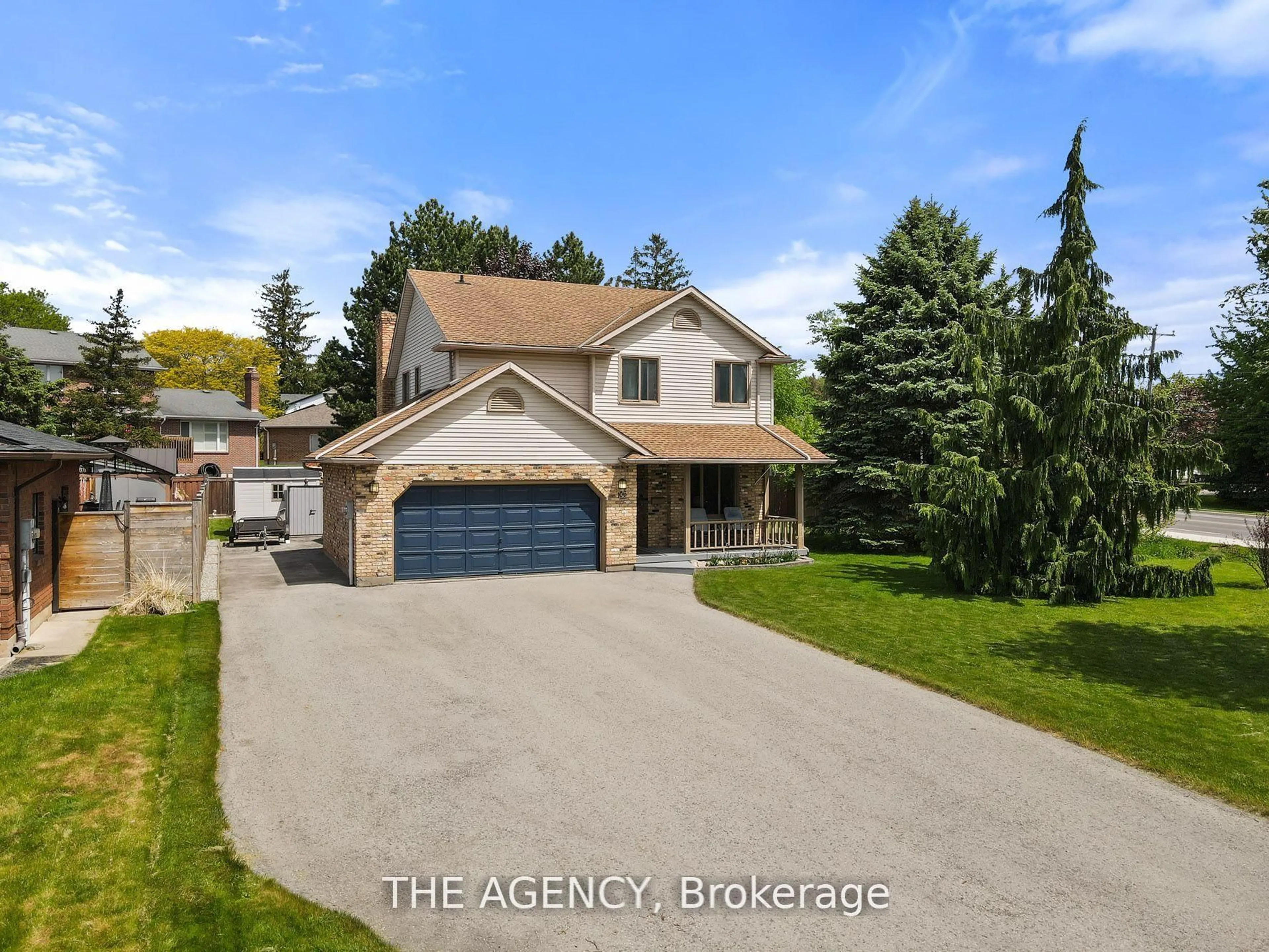 A pic from outside/outdoor area/front of a property/back of a property/a pic from drone, street for 106 Spruceside Cres, Pelham Ontario L0S 1E0